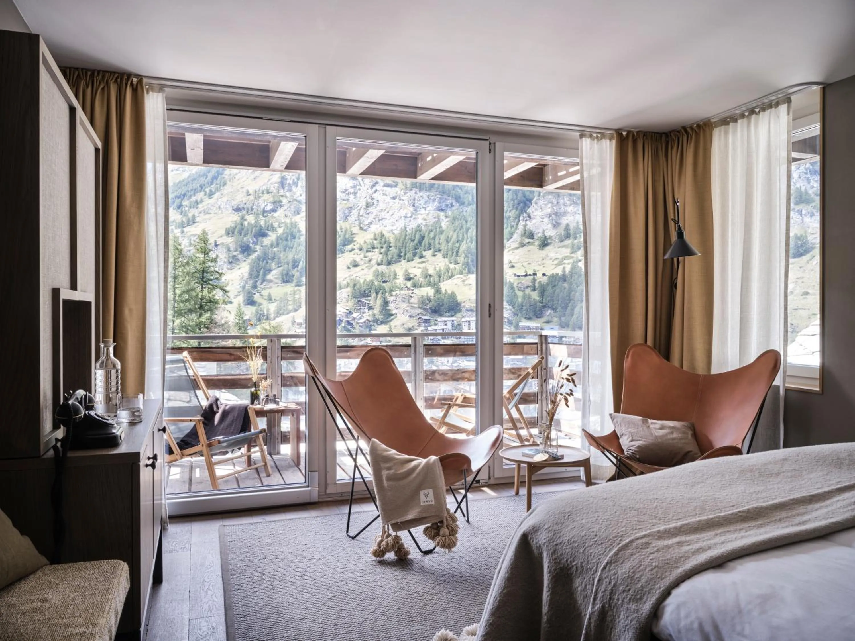Seating area, Bed in CERVO Mountain Resort