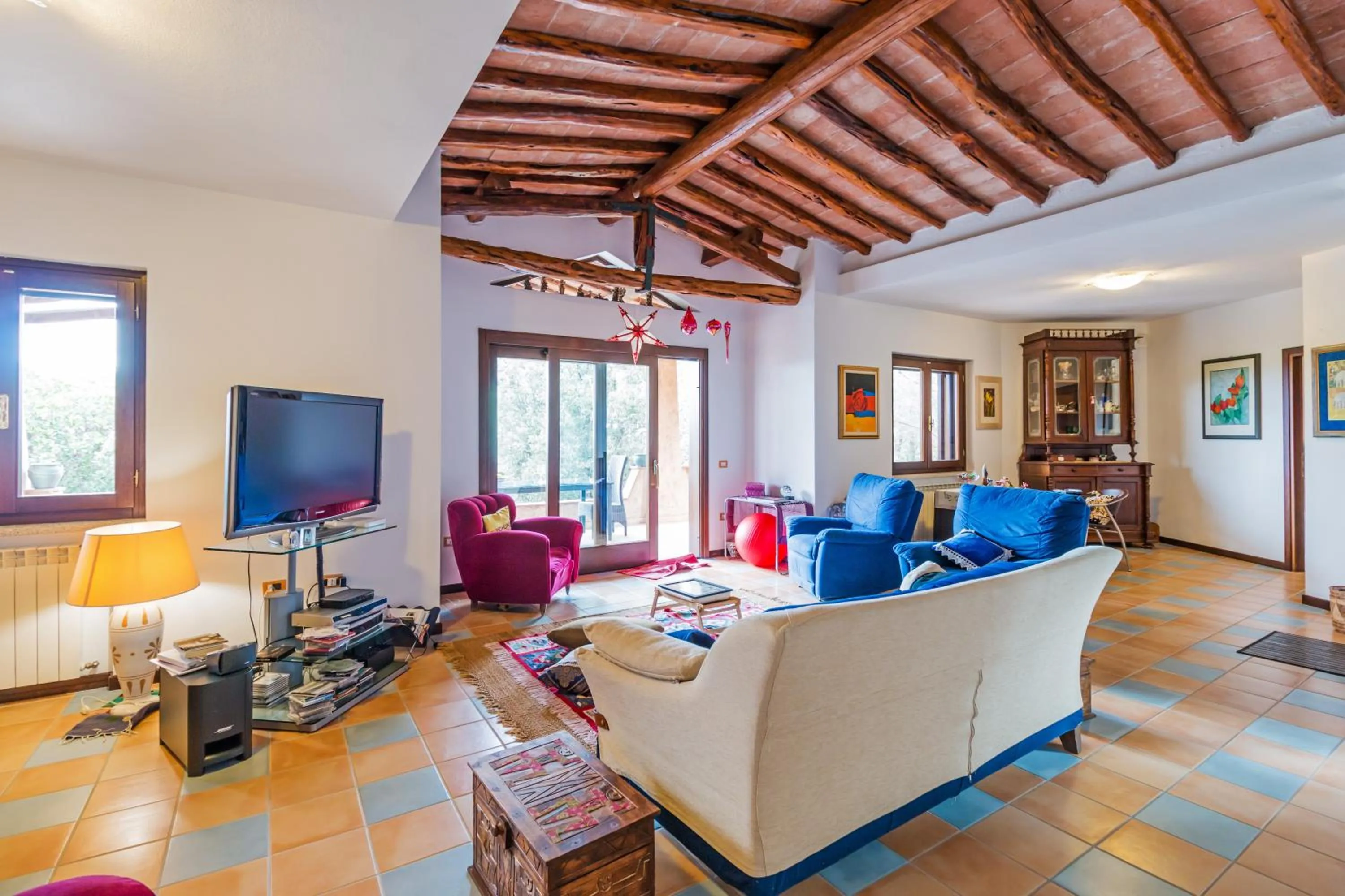 Communal lounge/ TV room in Suite cucinino, bagno, ingresso indipendente in" Villa VìVì"