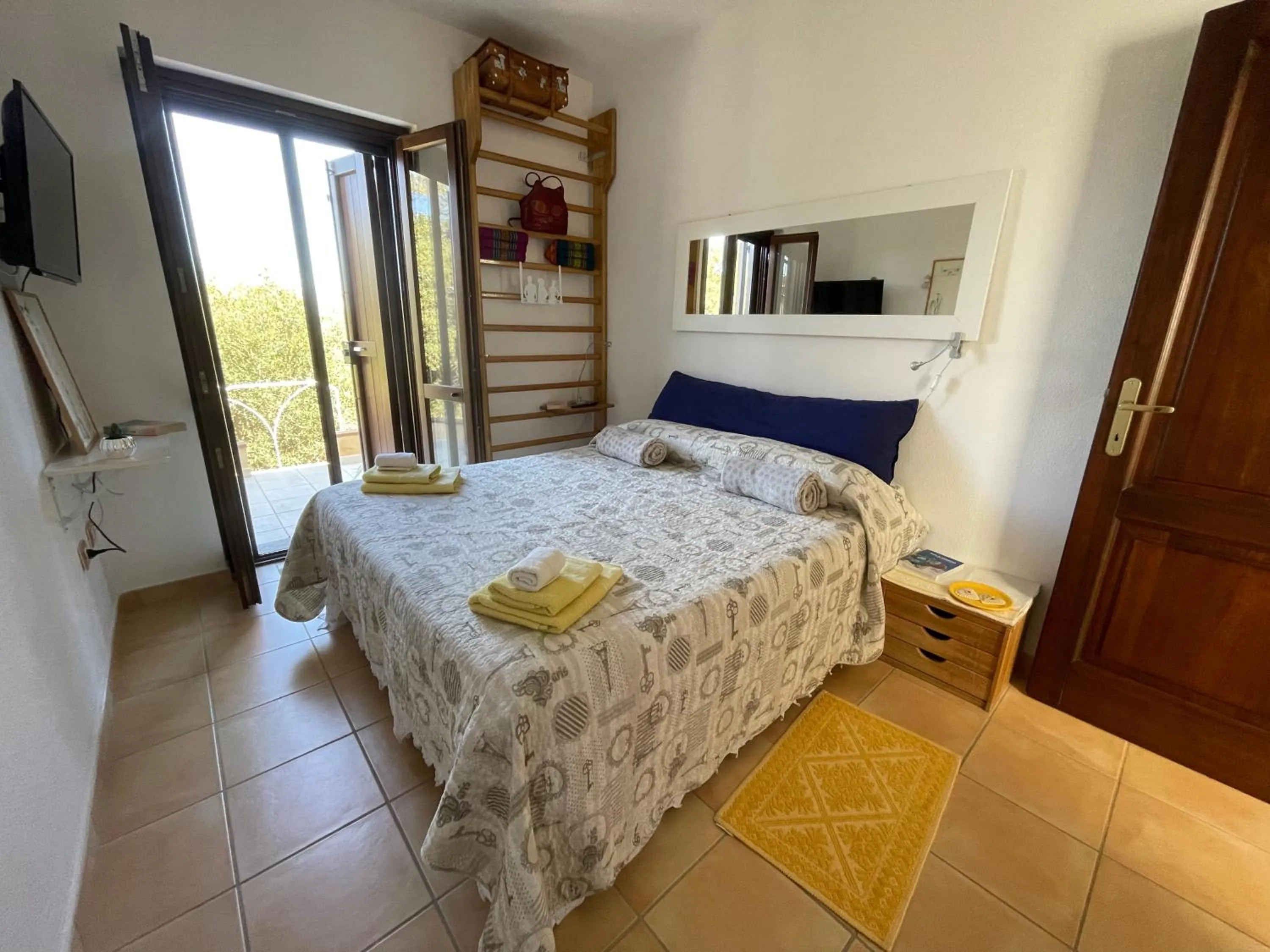 Bed in Suite cucinino, bagno, ingresso indipendente in" Villa VìVì"