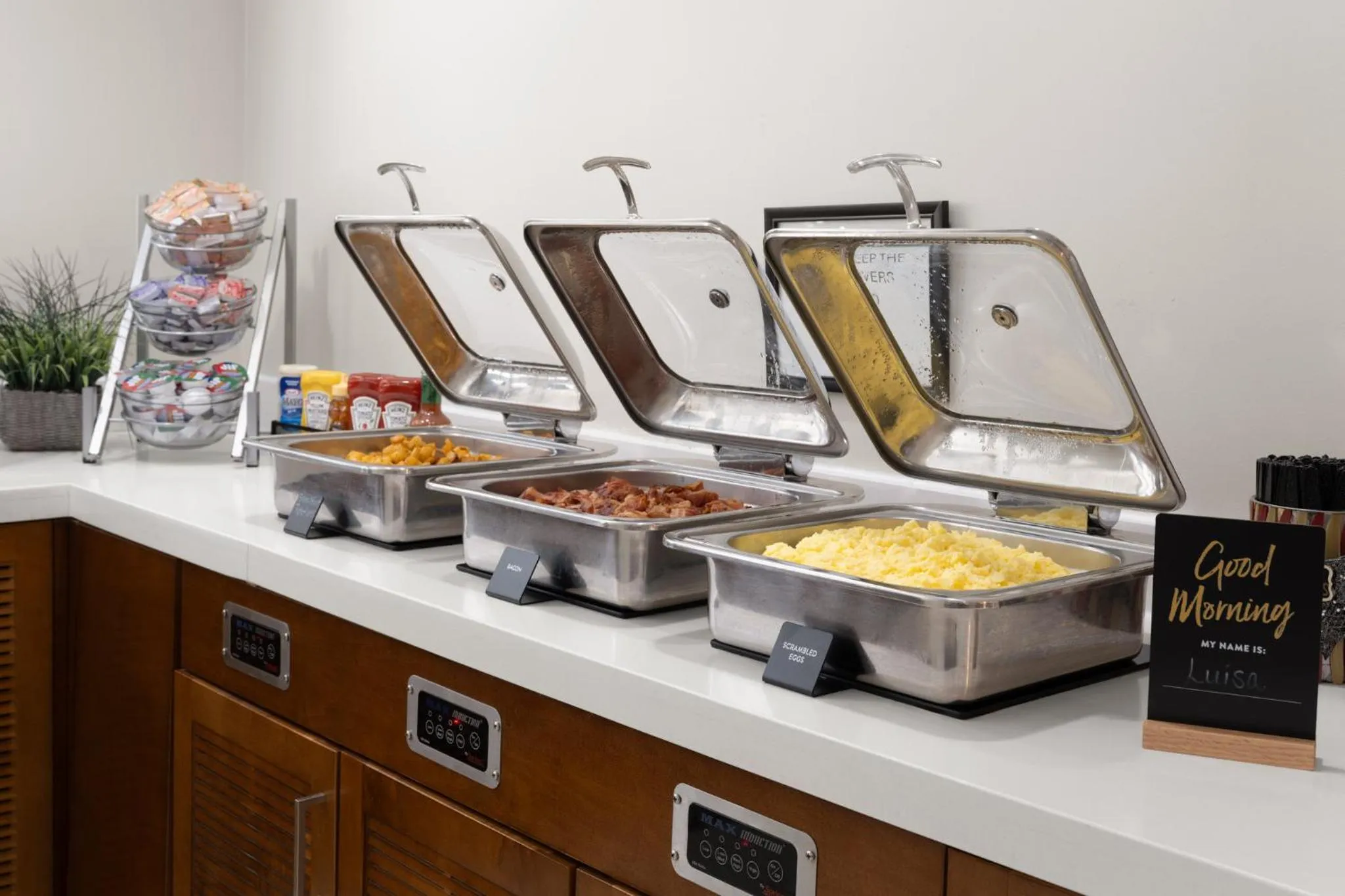 Restaurant/places to eat in Staybridge Suites Boston - Burlington by IHG