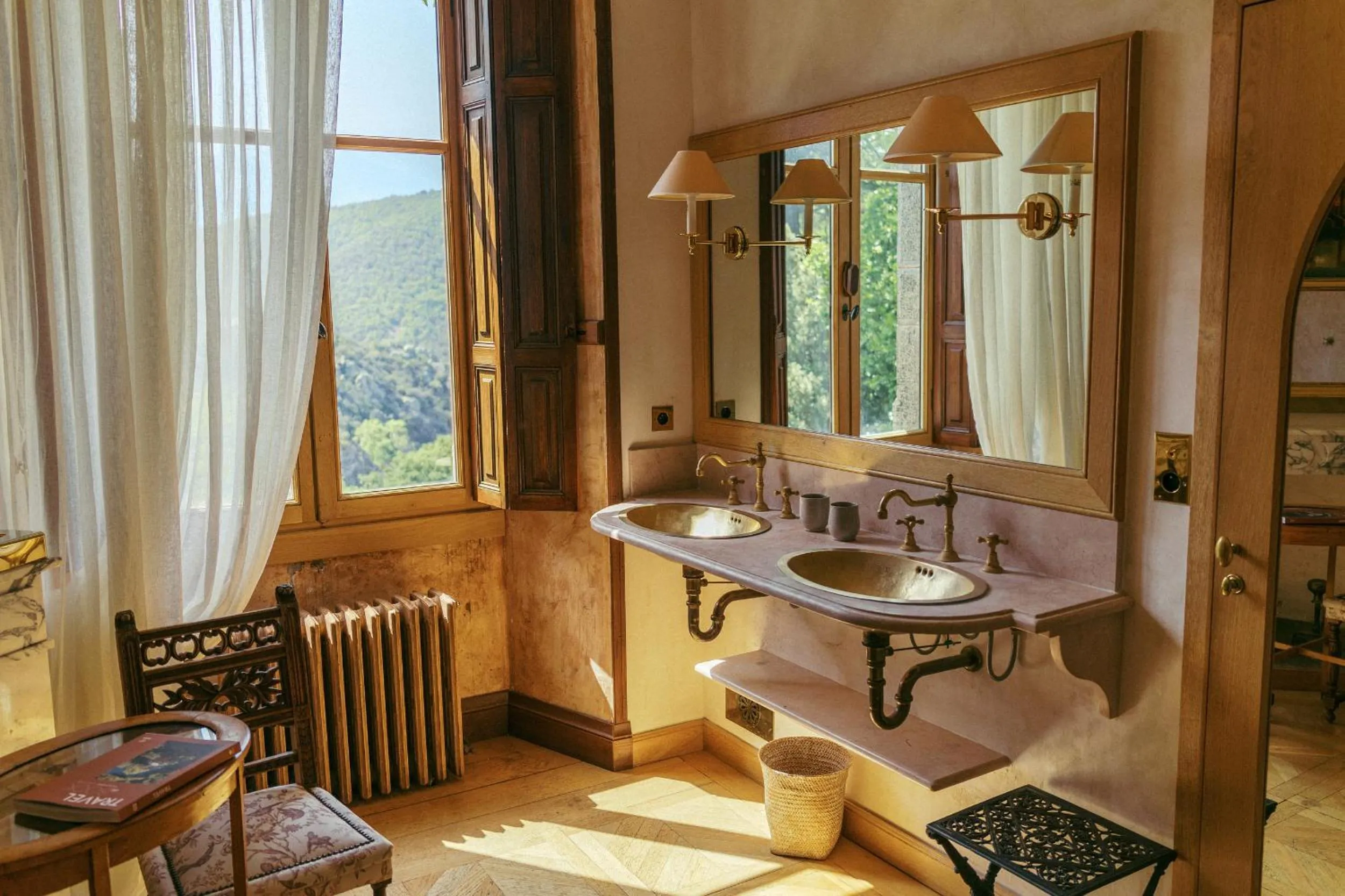 Bathroom in Les Pyrénées - le Grand Hôtel & le Château