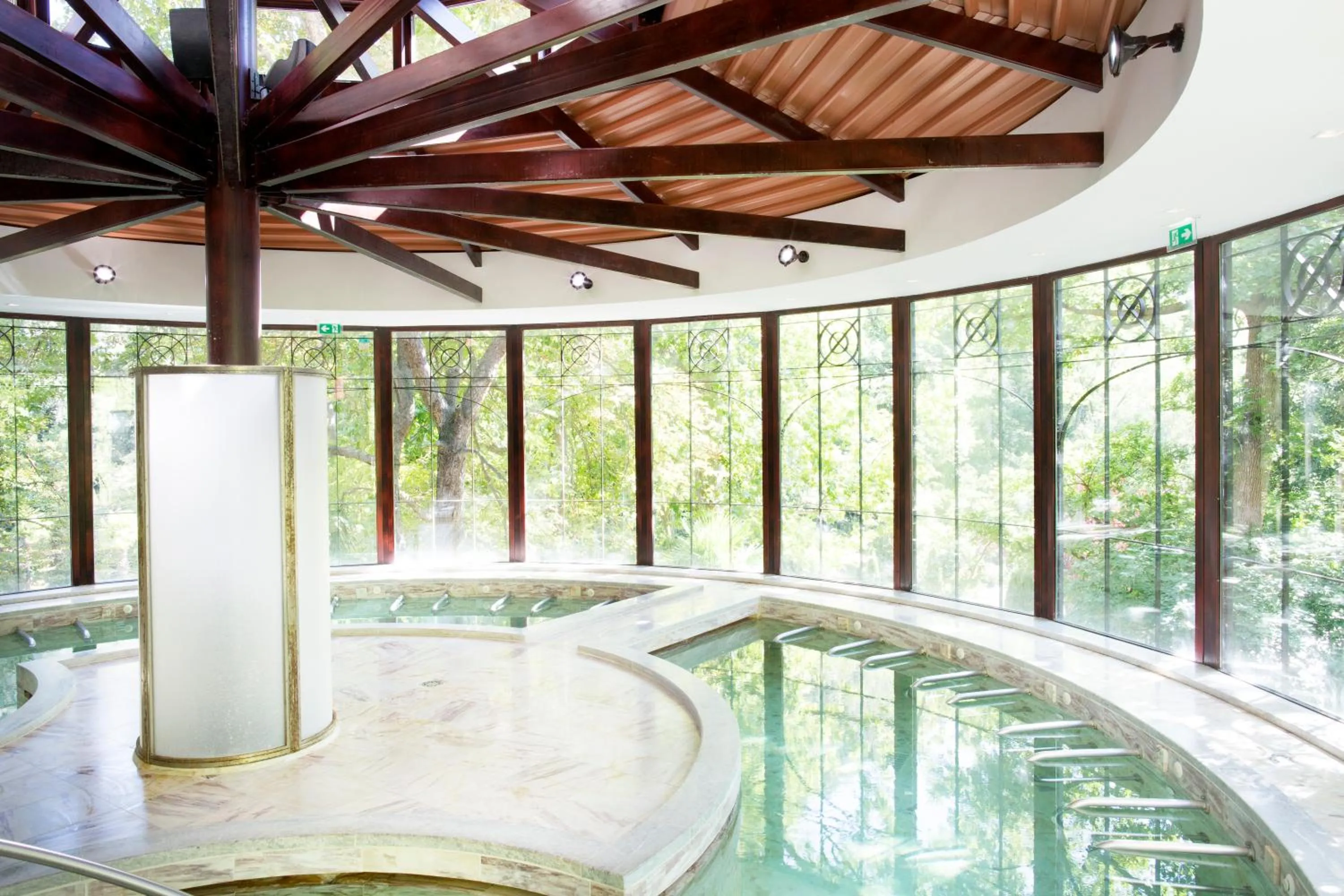 Hot Spring Bath in Le Grand Hôtel
