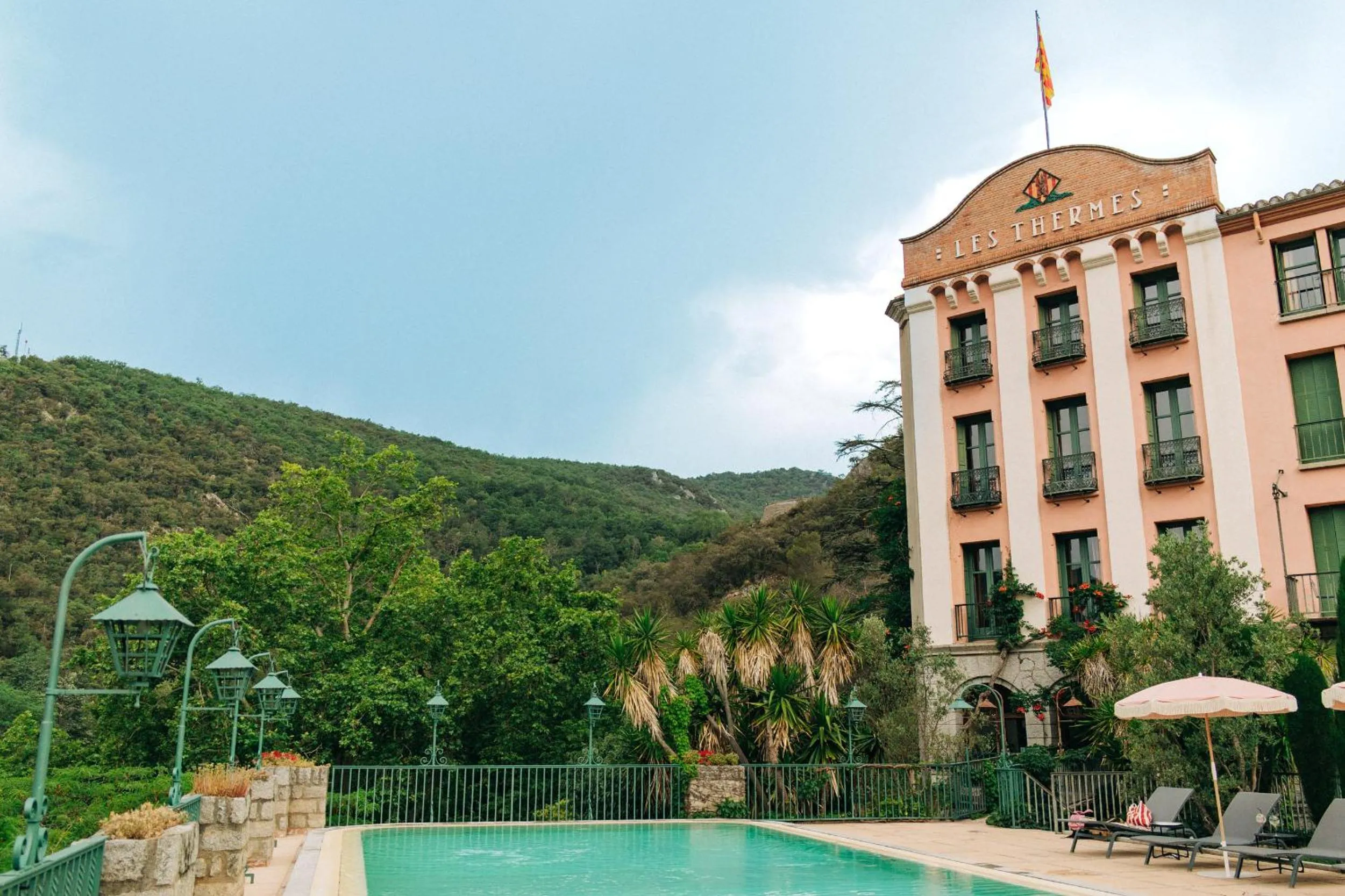Property building in Les Pyrénées - le Grand Hôtel & le Château