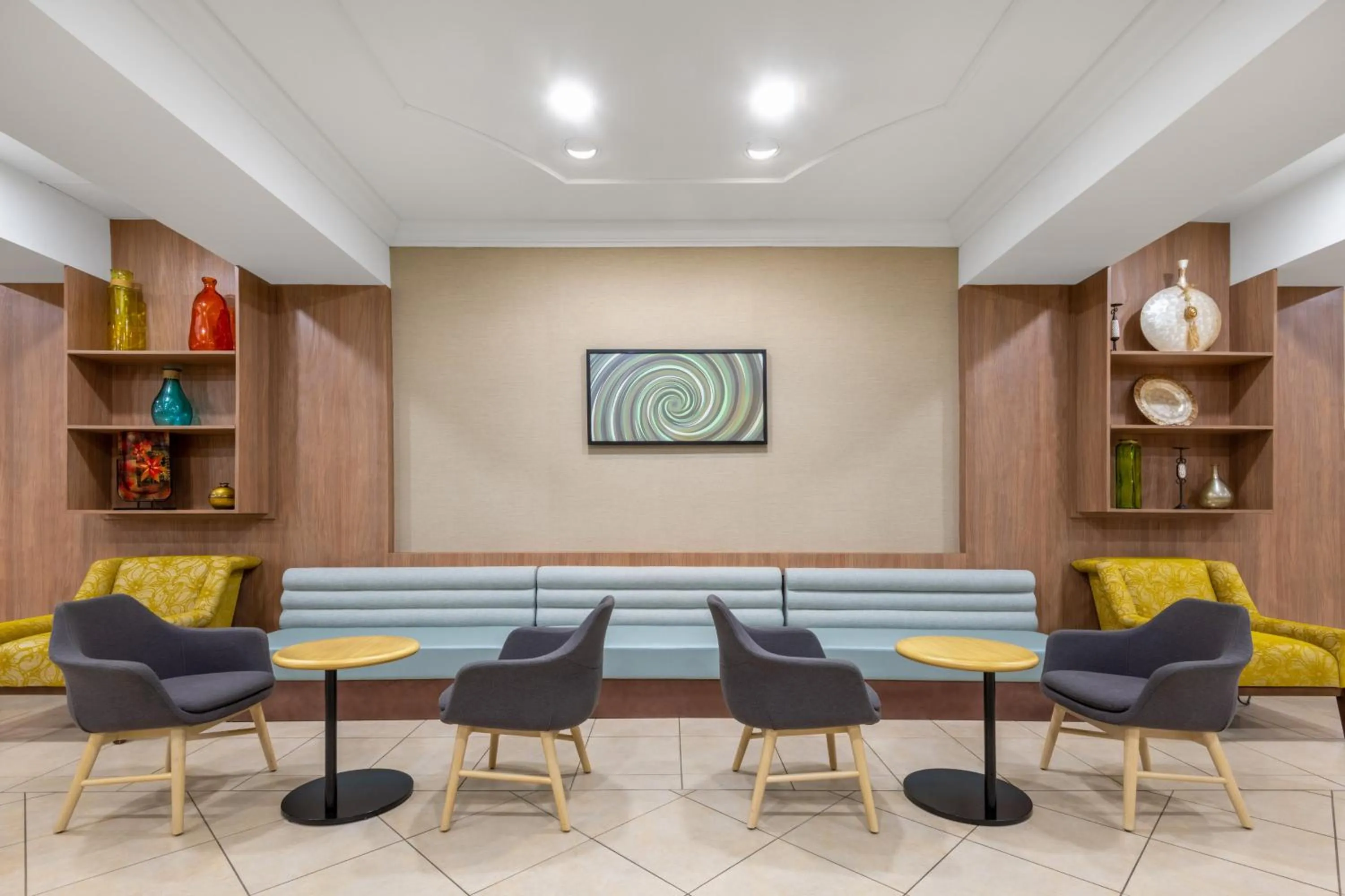 Property building in Holiday Inn & Suites Pittsfield-Berkshires by IHG