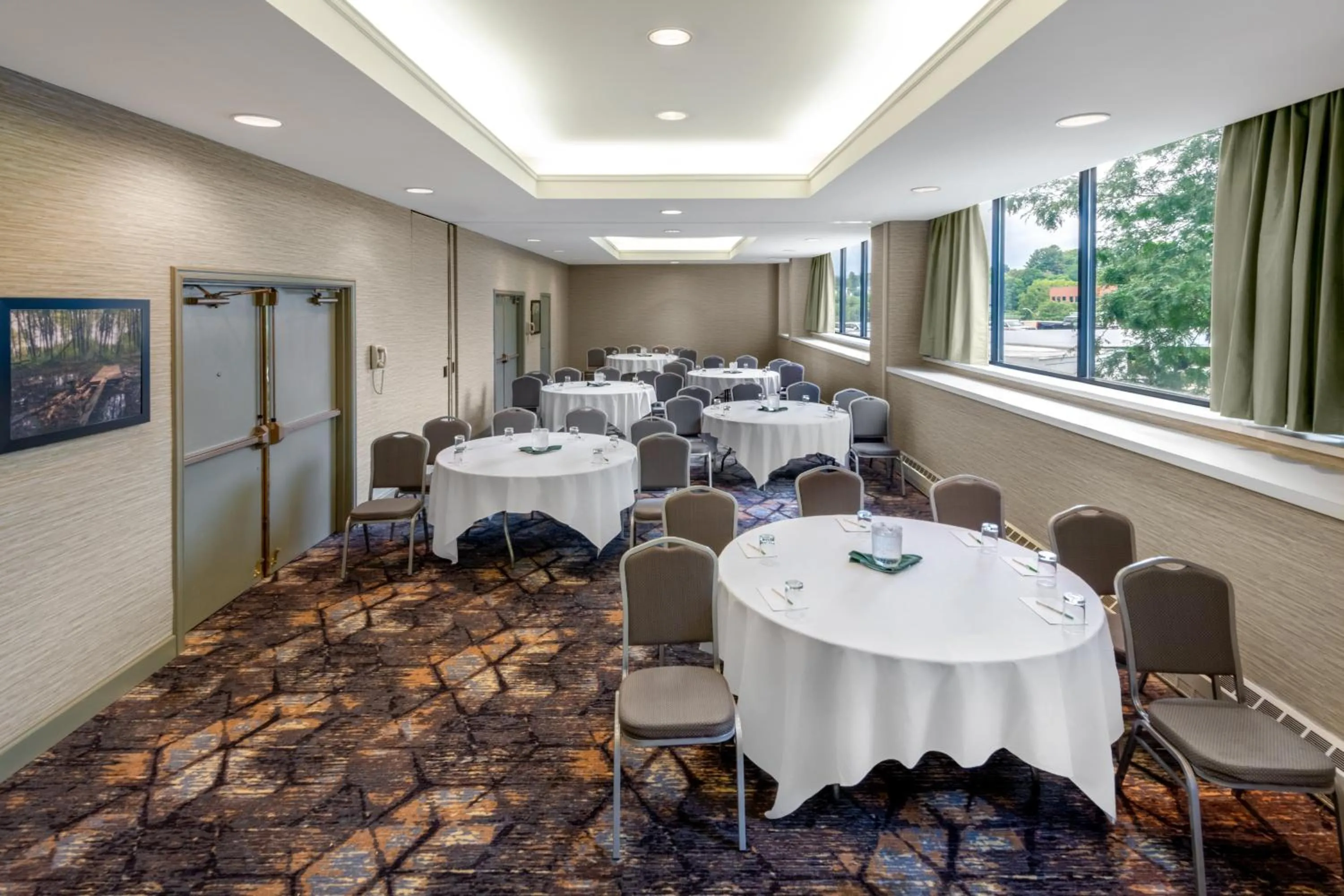 Meeting/conference room in Holiday Inn & Suites Pittsfield-Berkshires by IHG