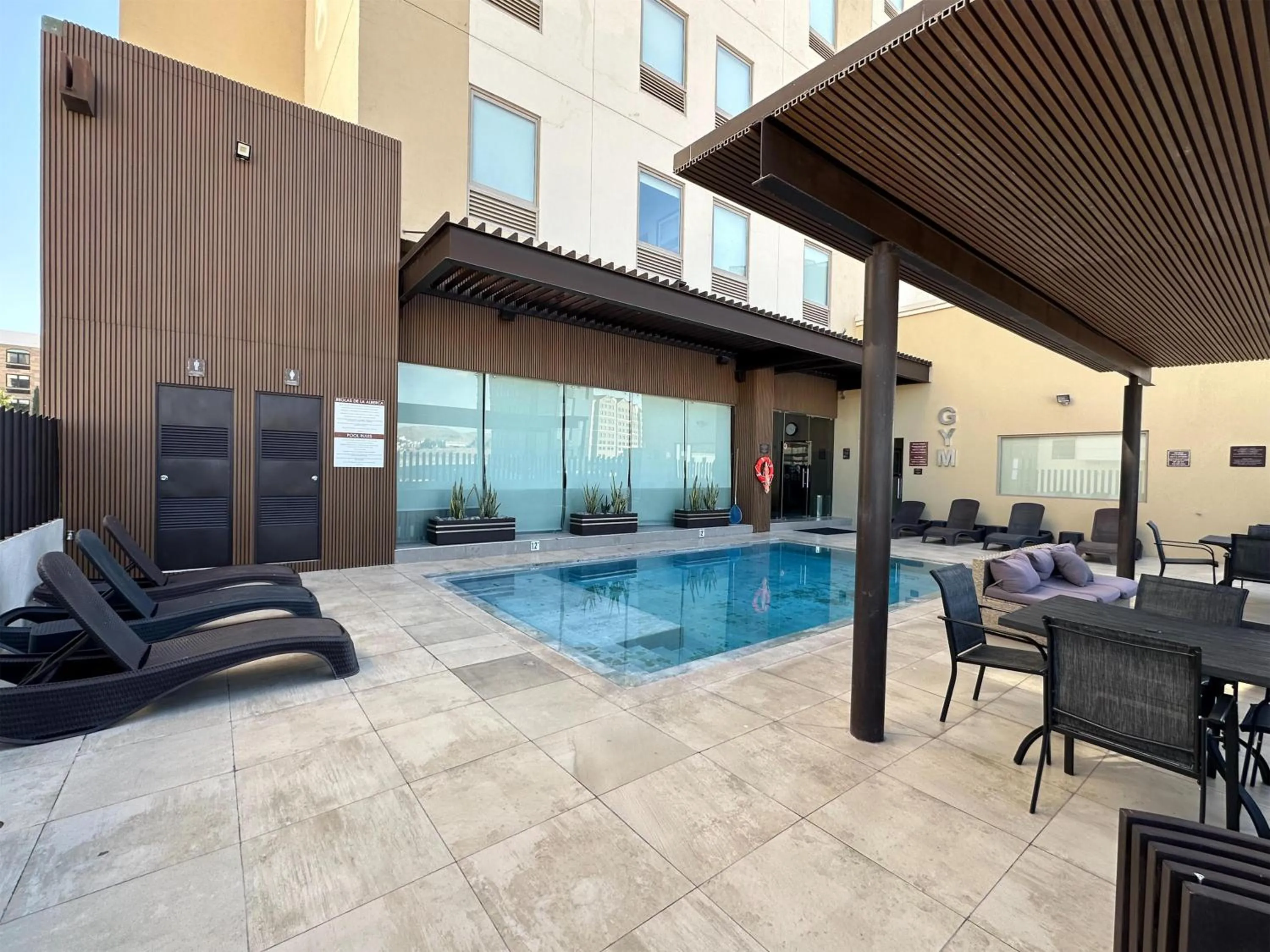 Pool view in Best Western Plus Chihuahua Juventud