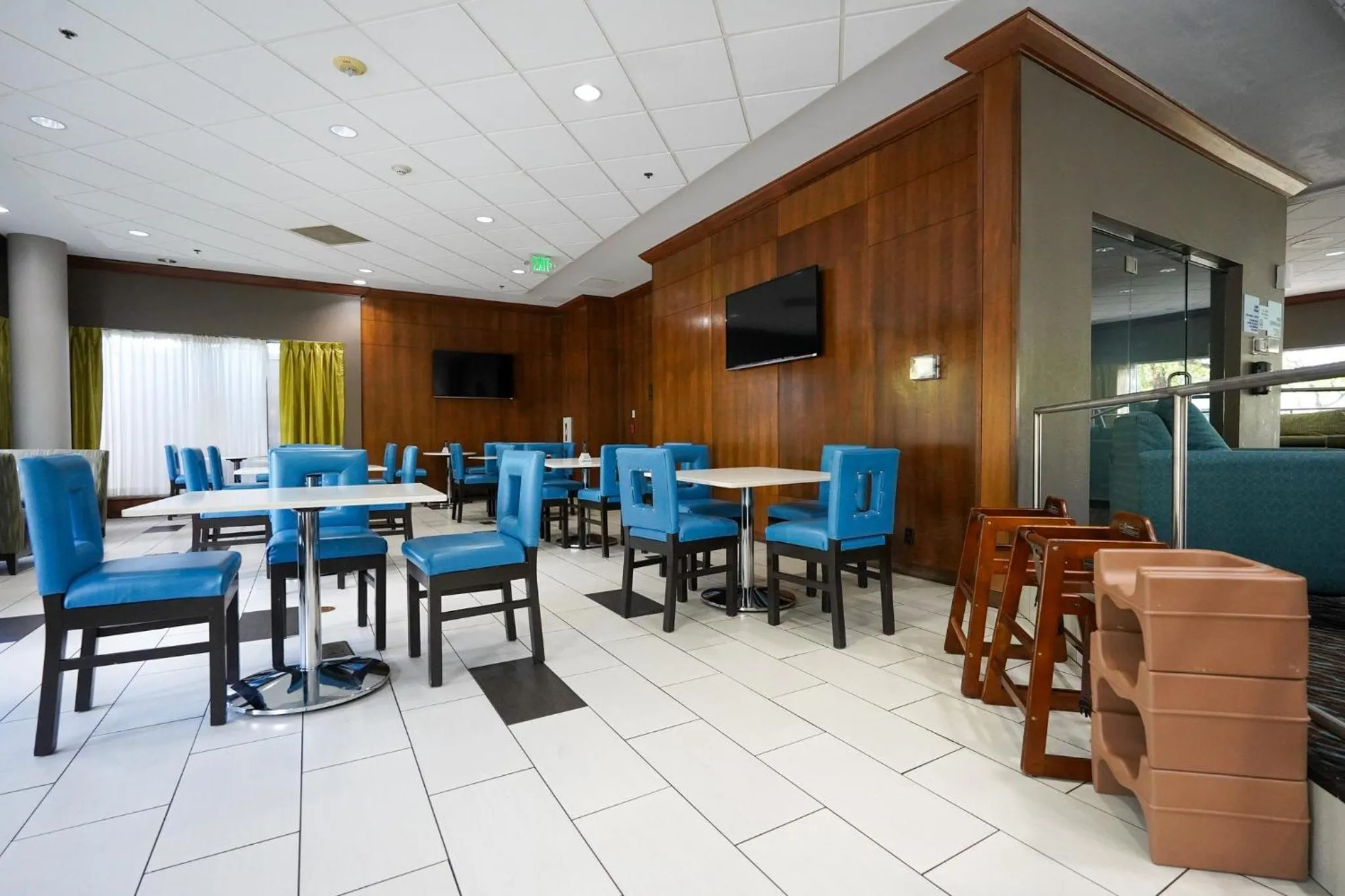 Breakfast in Holiday Inn Express Boise Downtown by IHG