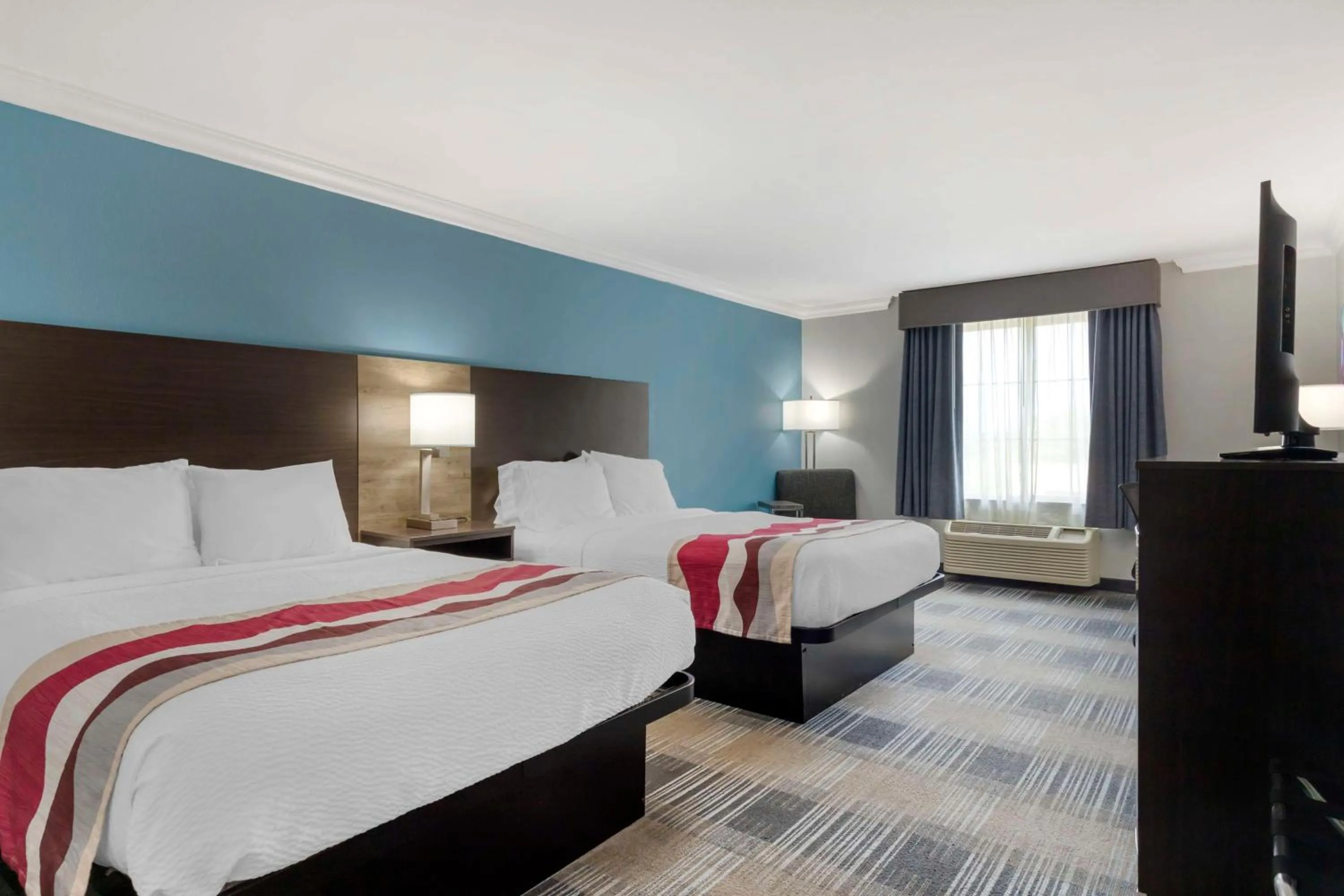 Bedroom, Bed in Best Western Medical Center North Inn & Suites Near Six Flags