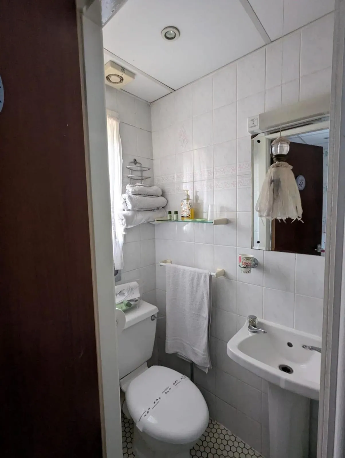 Bathroom in OYO Wynnstay Hotel