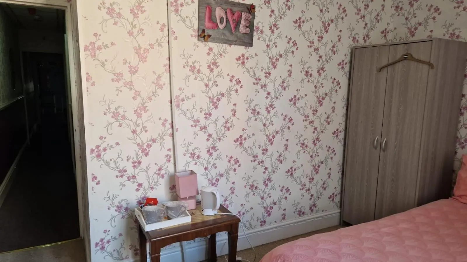 Bedroom, Bed in OYO Wynnstay Hotel