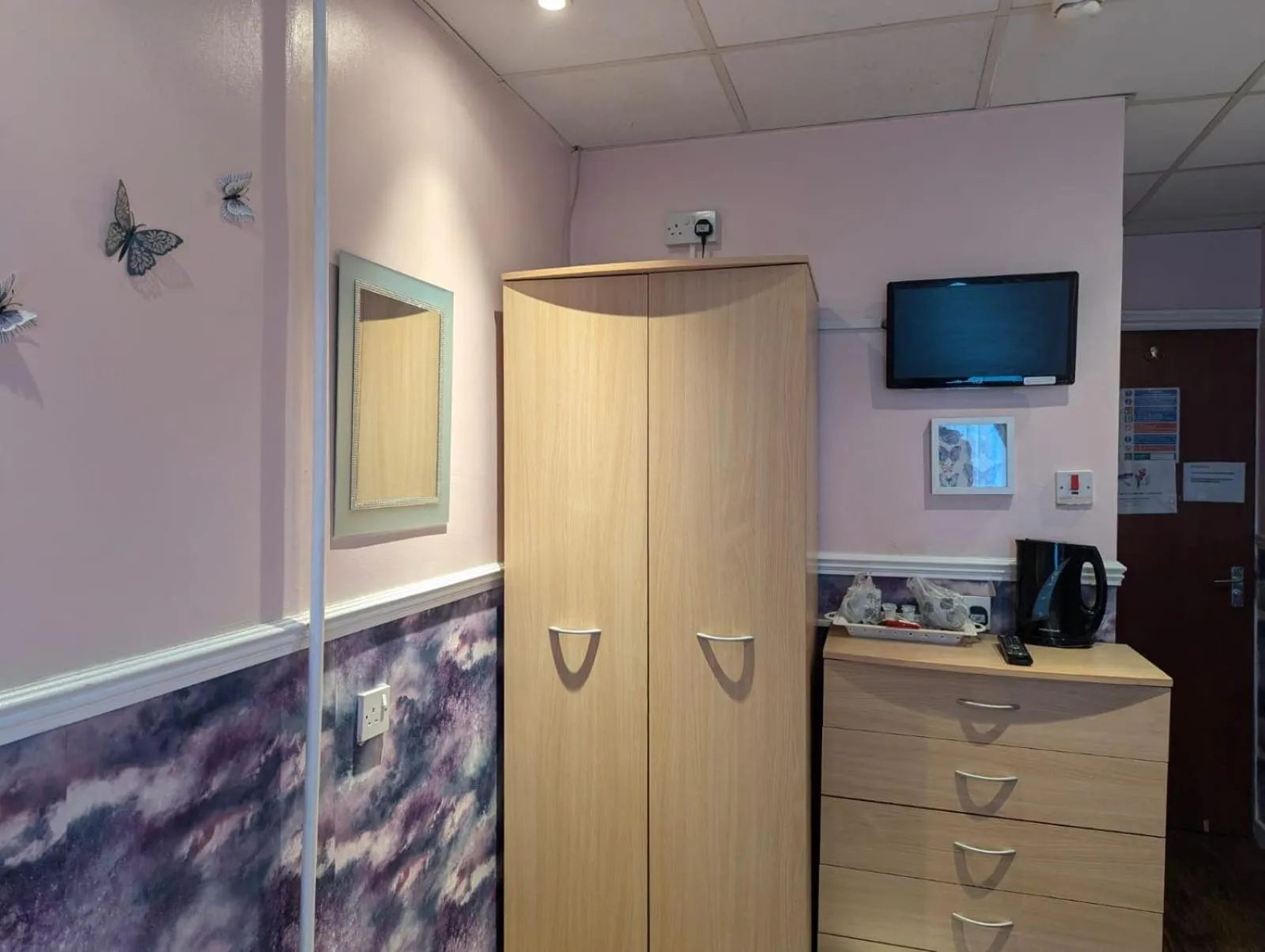 Bedroom in OYO Wynnstay Hotel