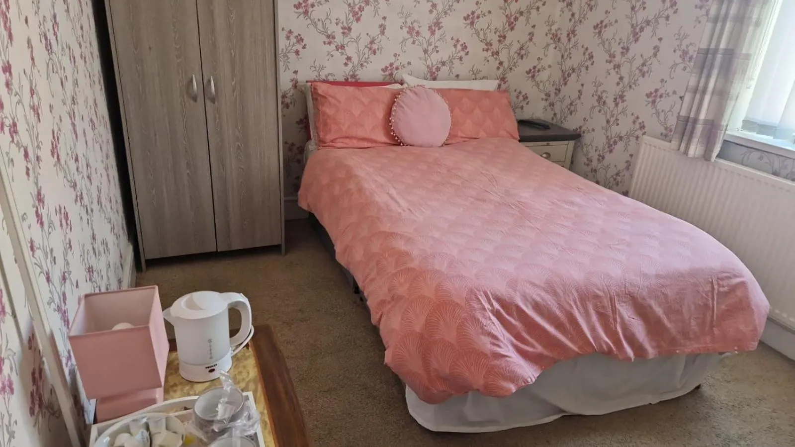 Bedroom, Bed in OYO Wynnstay Hotel