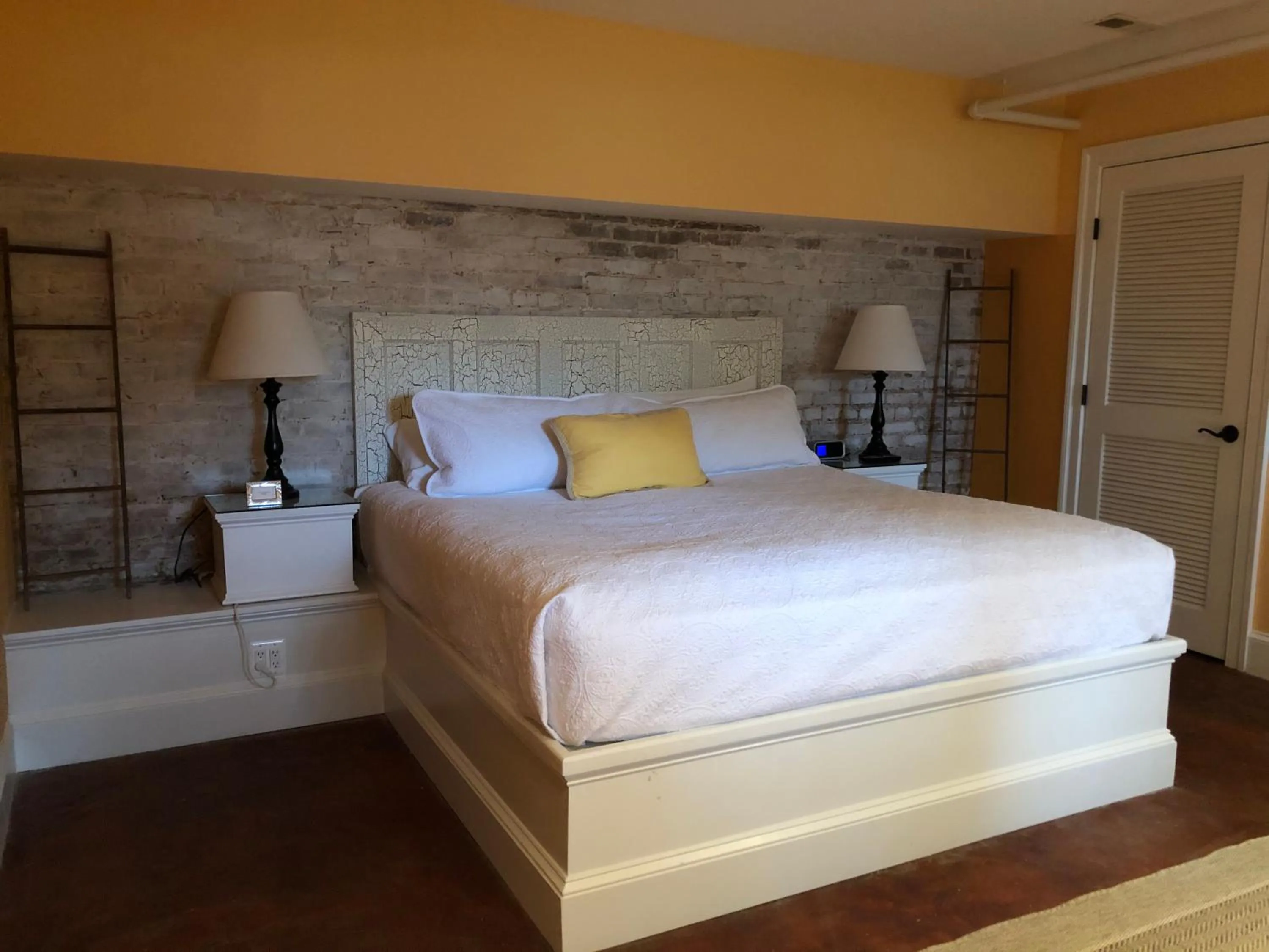 Bed in Suites at 249