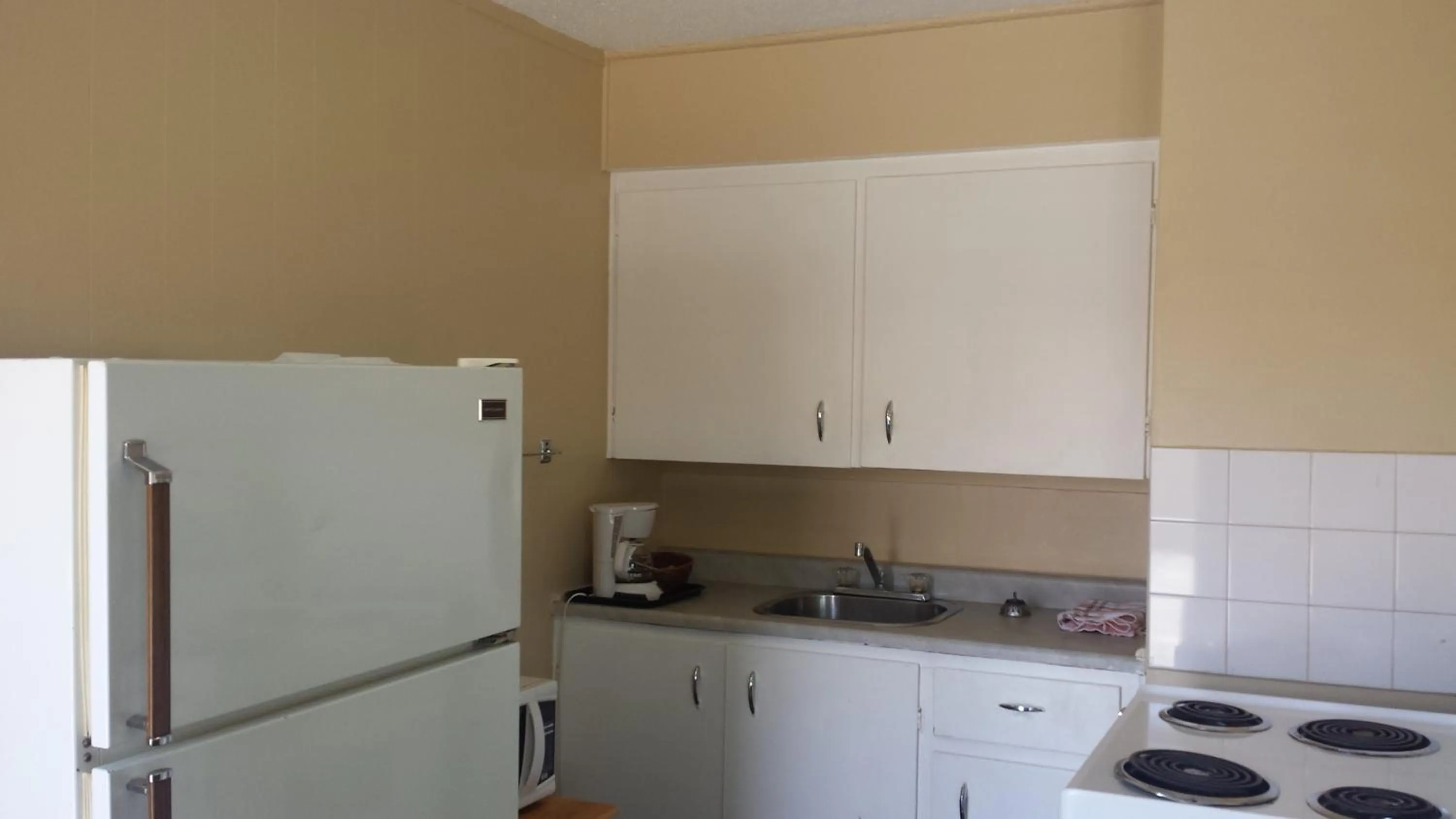 Kitchen or kitchenette in TC Motel