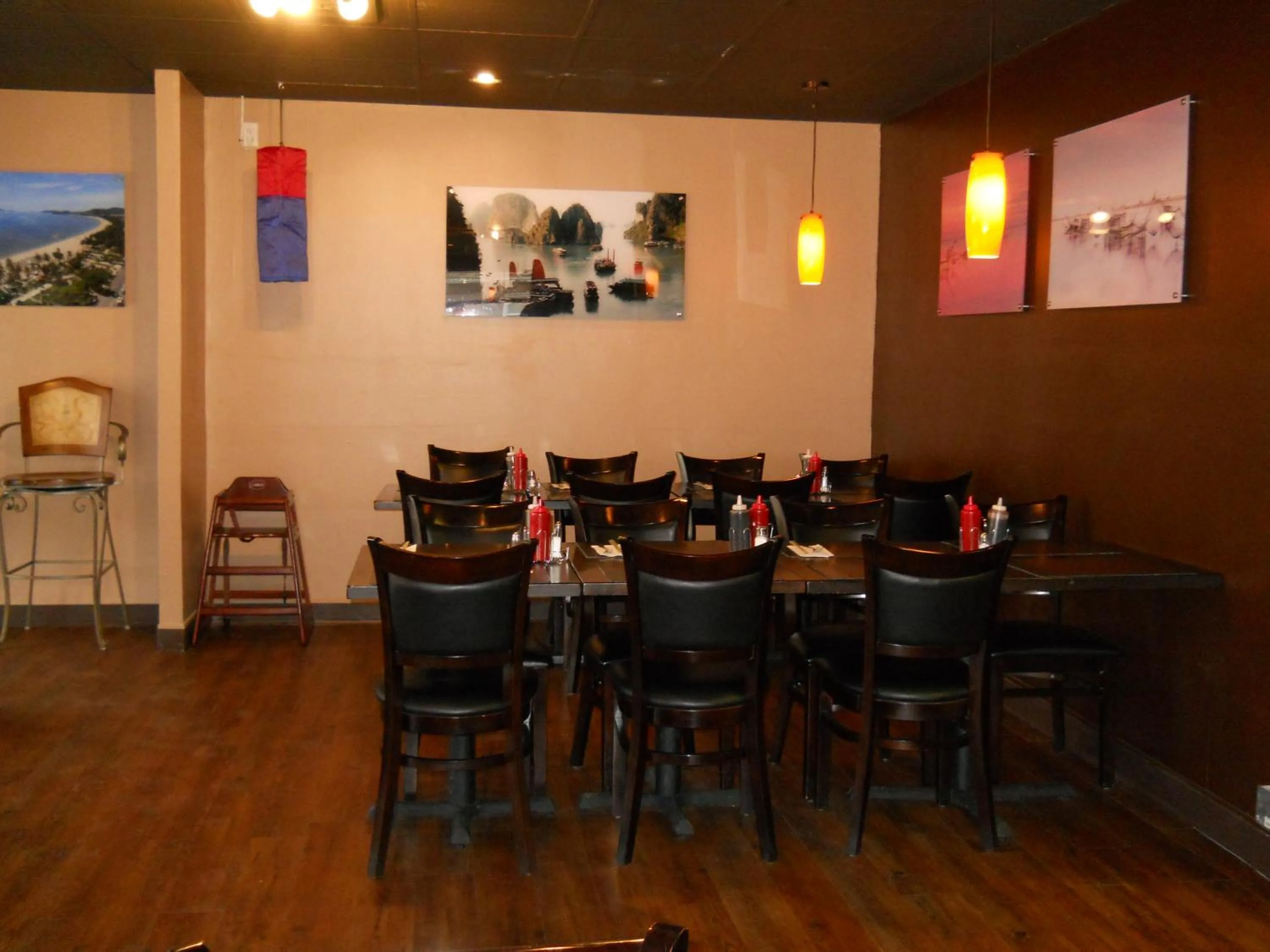 Restaurant/places to eat in TC Motel