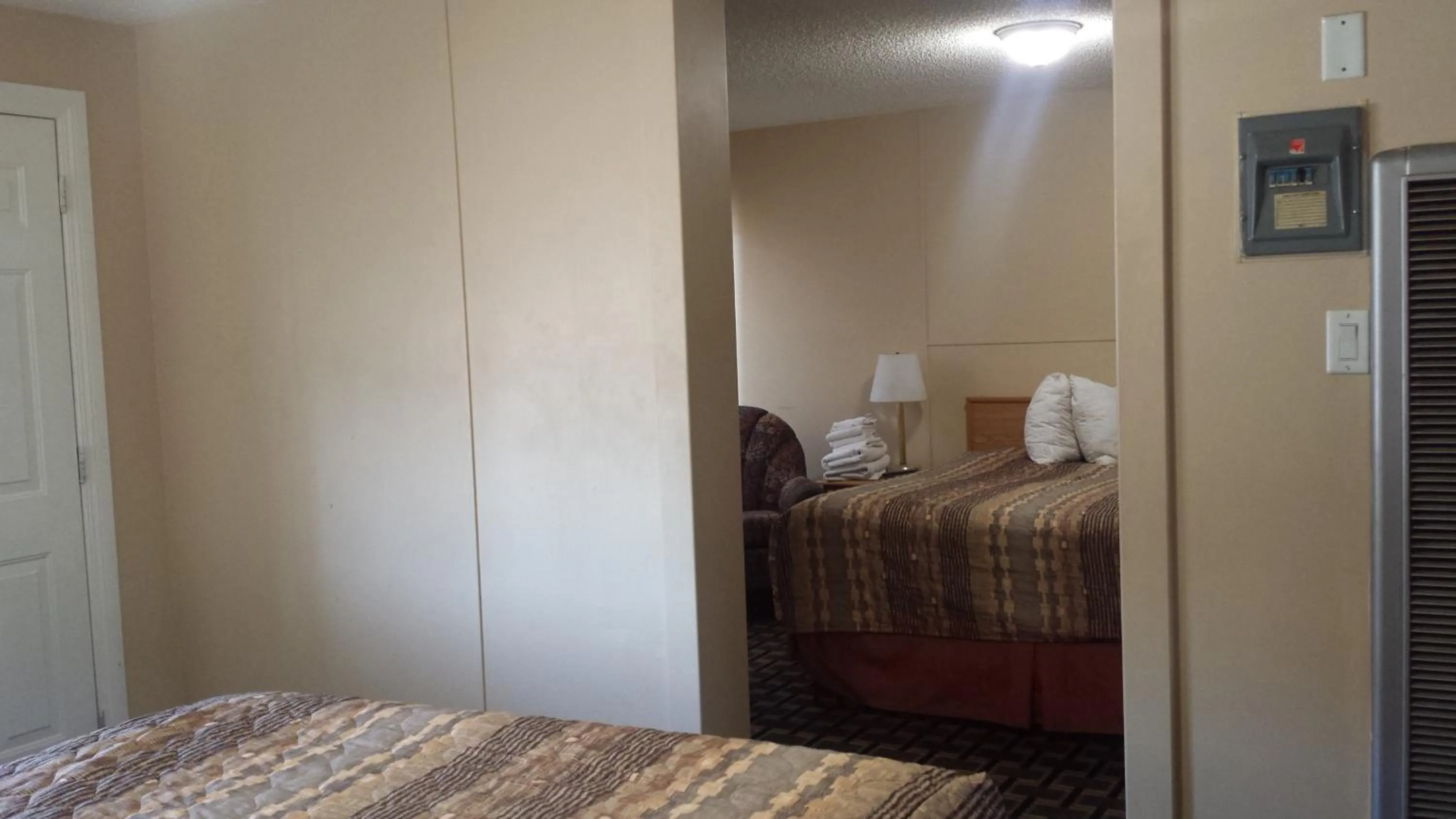 Bedroom, Bed in TC Motel