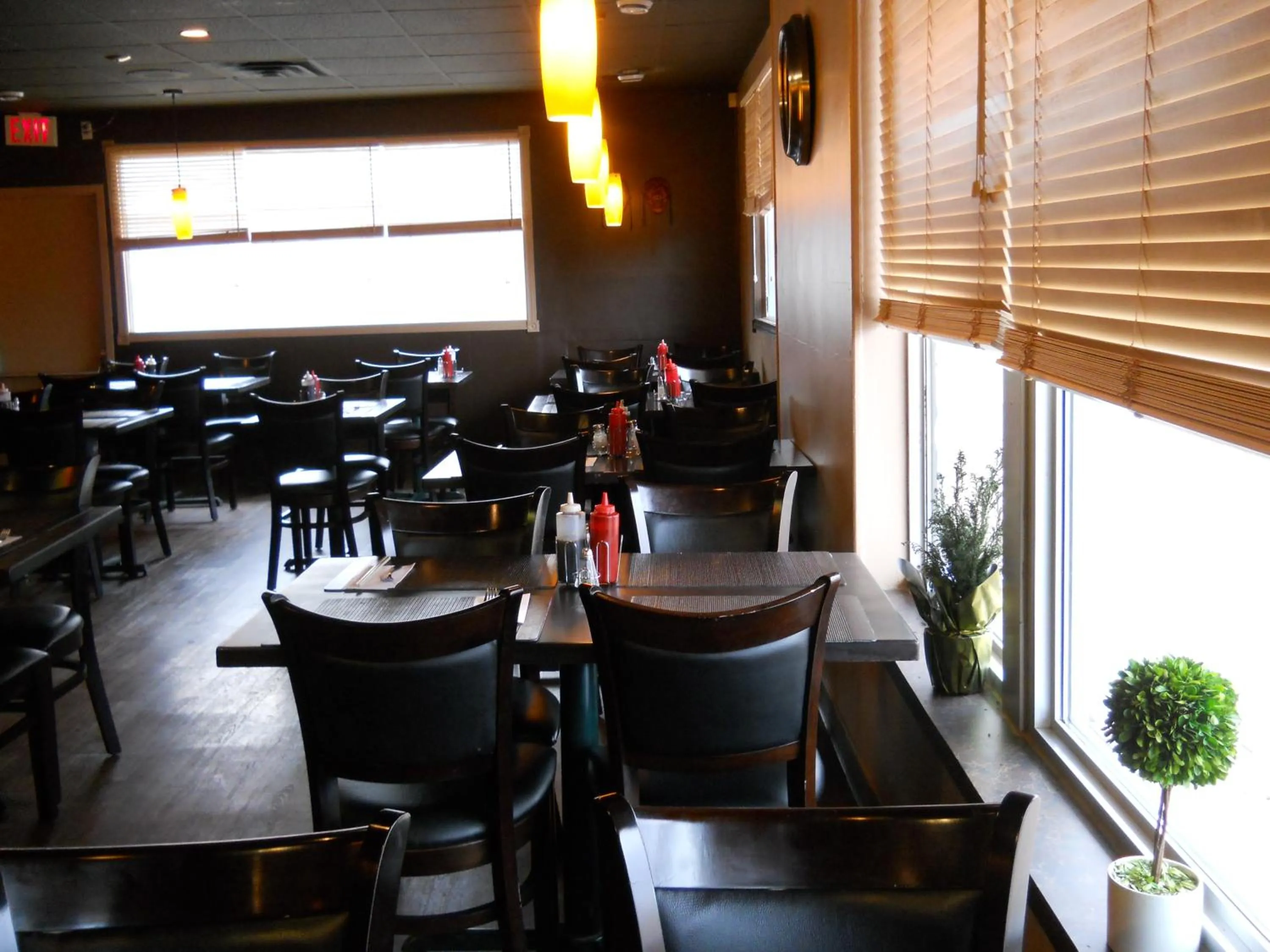 Restaurant/places to eat in TC Motel