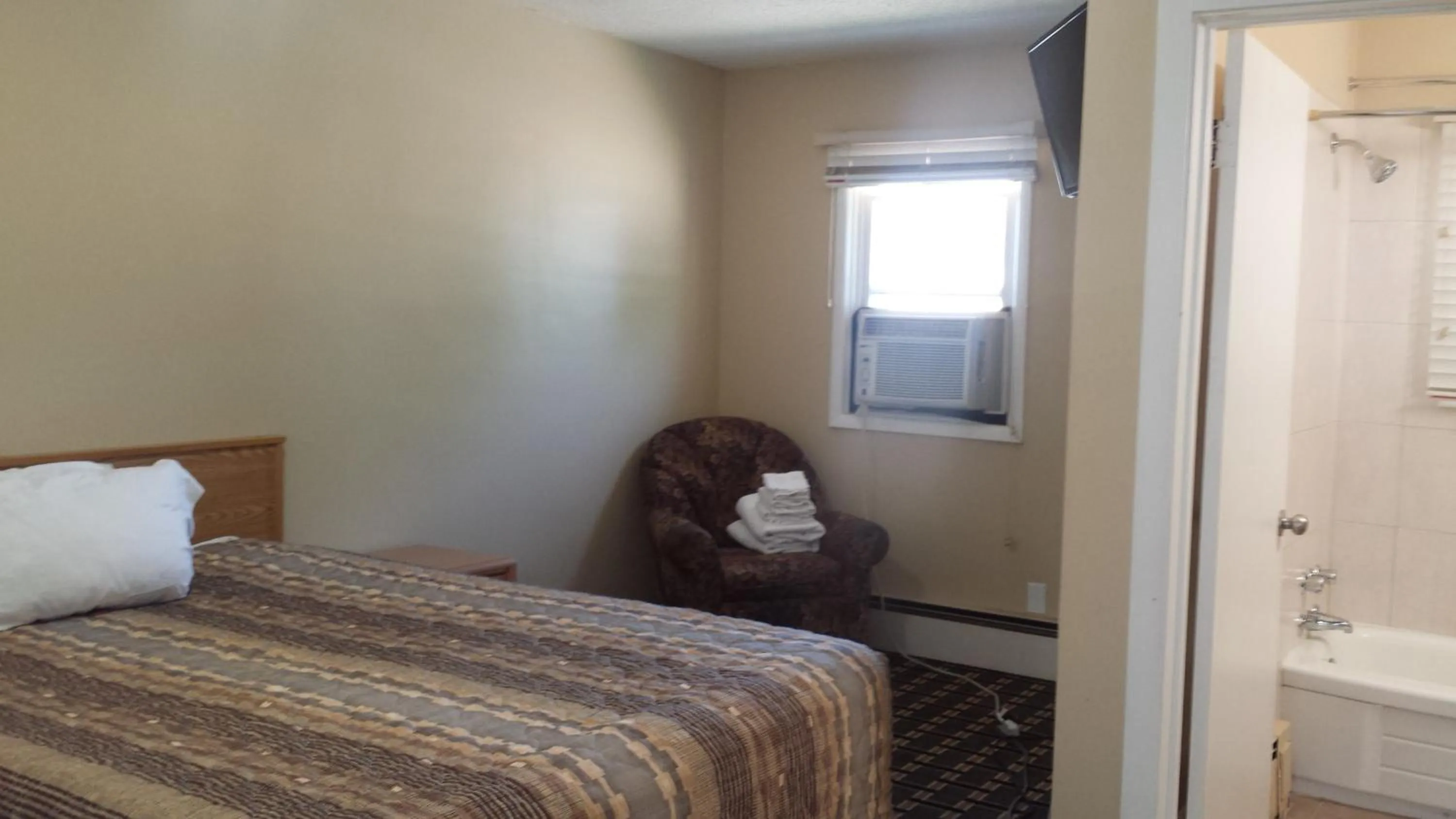 Bedroom, Bed in TC Motel