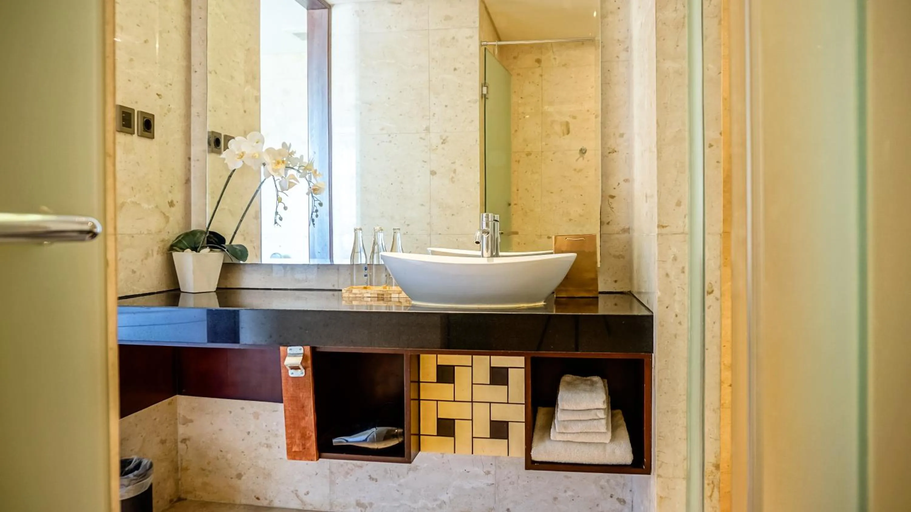 Bathroom in Golden Tulip Jineng Resort Bali