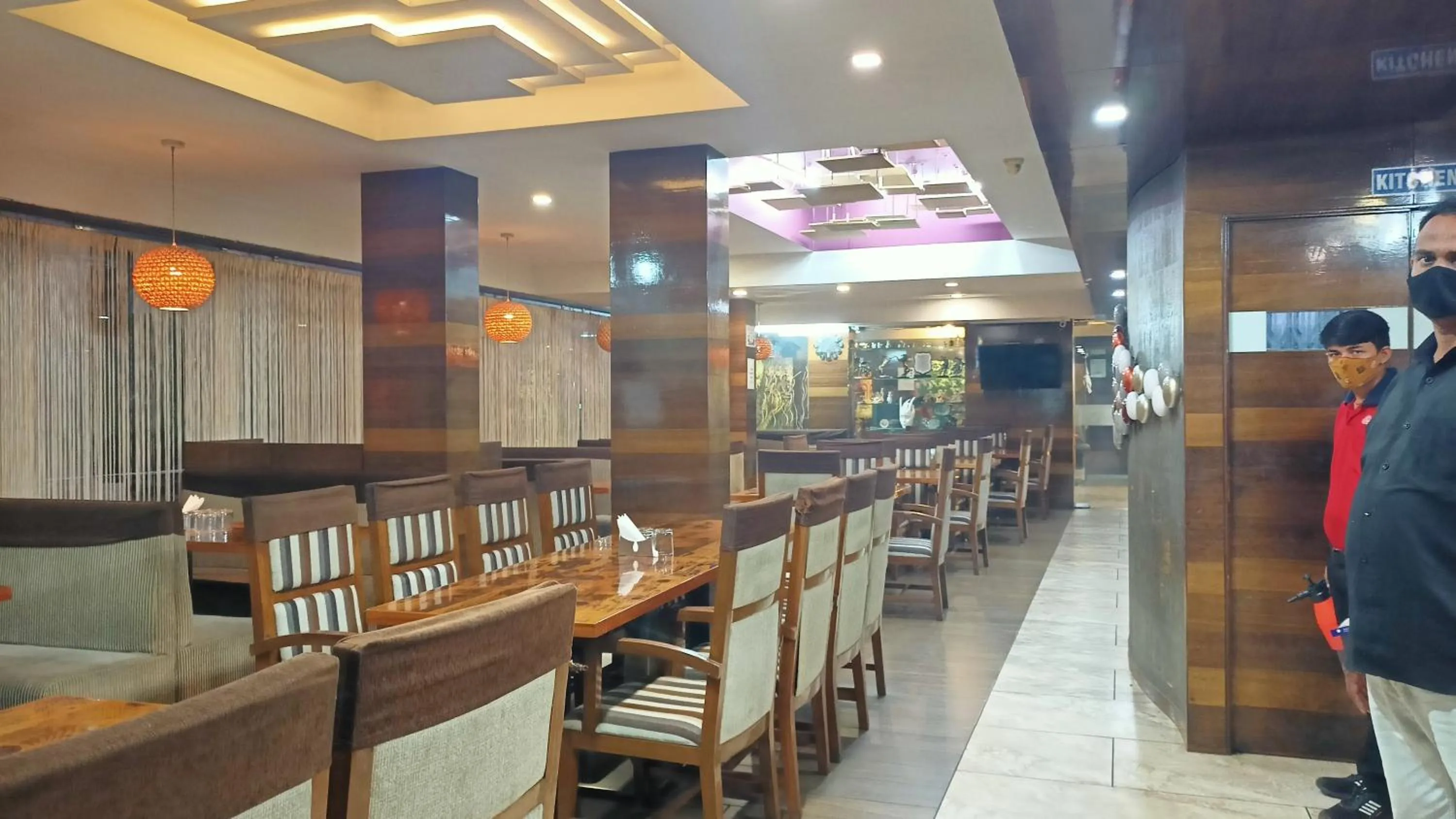 Restaurant/places to eat in Super Inn Armoise Hotel - Navrangpura, Ahmedabad