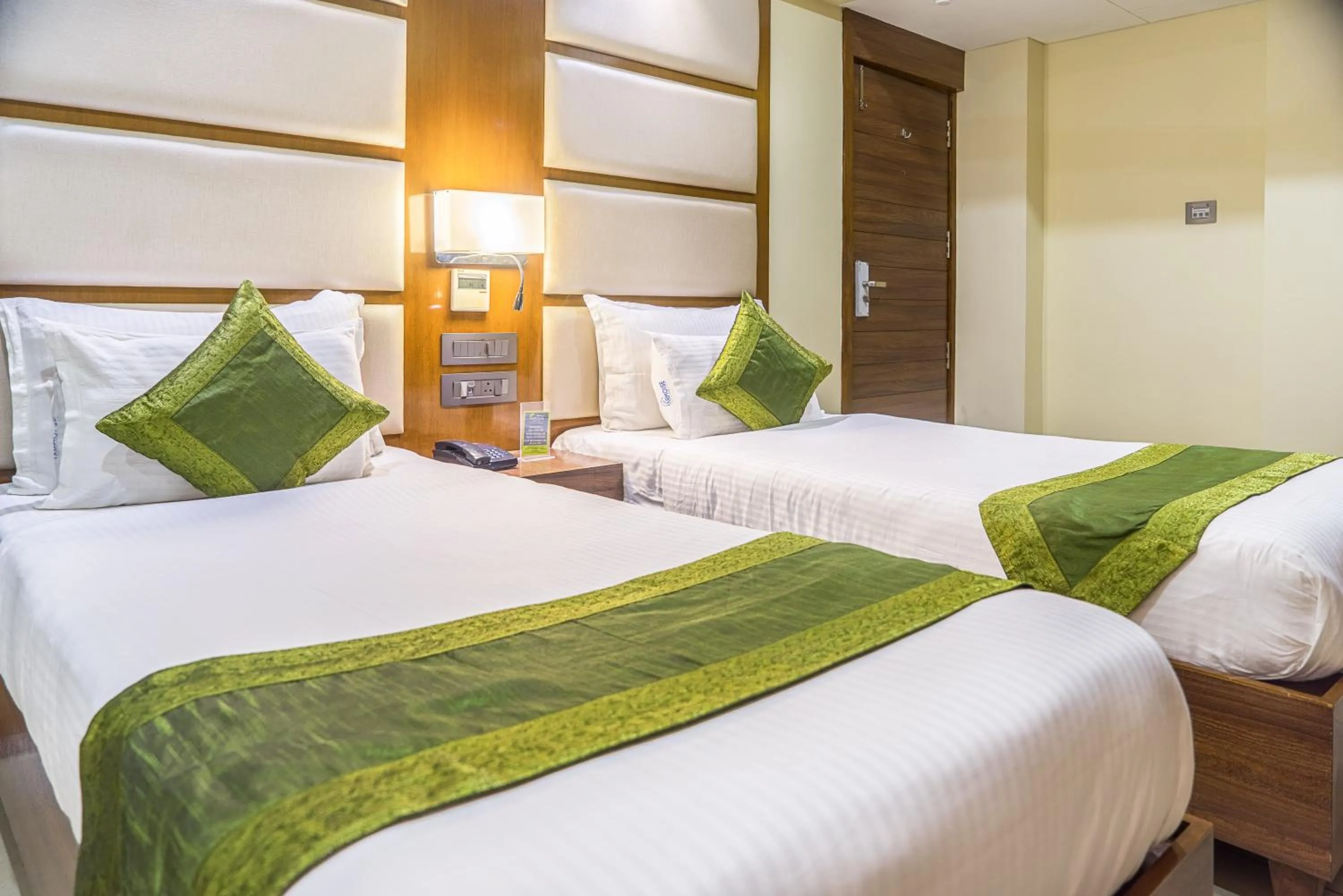 Bed in Super Inn Armoise Hotel - Navrangpura, Ahmedabad