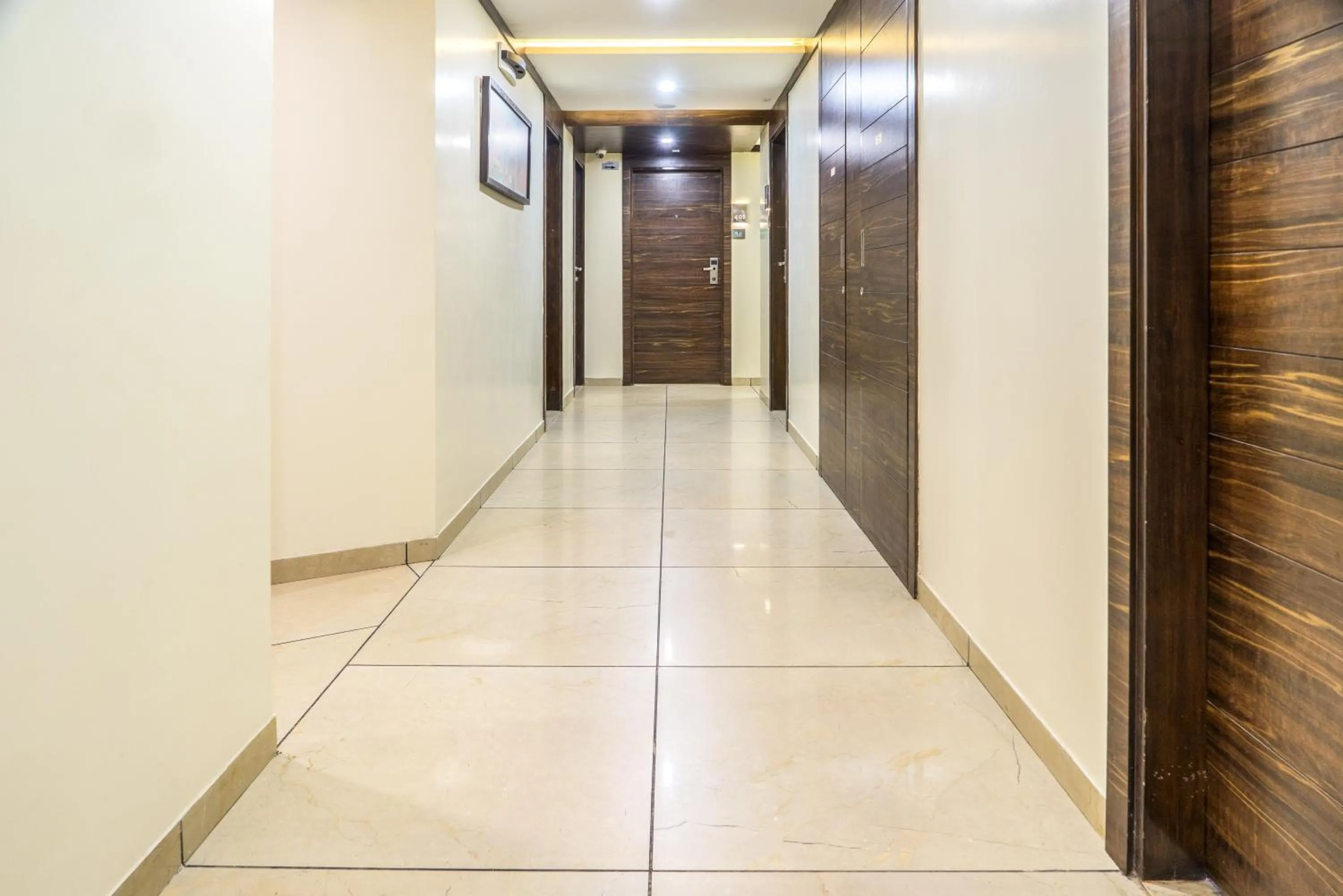 Property building in Super Inn Armoise Hotel - Navrangpura, Ahmedabad