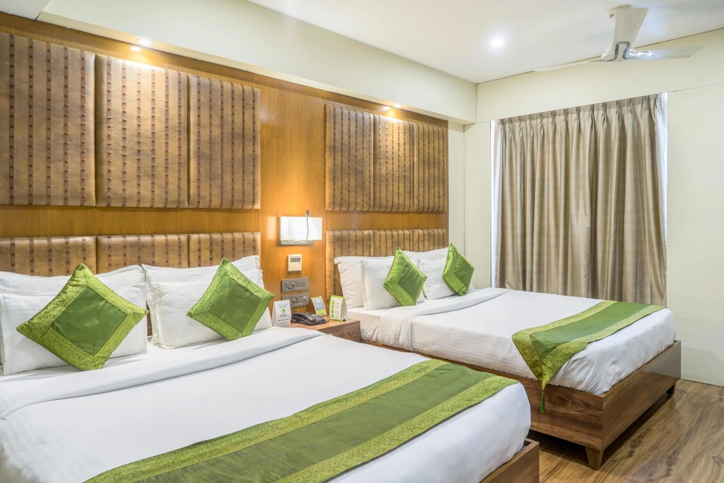 Bed in Super Inn Armoise Hotel - Navrangpura, Ahmedabad