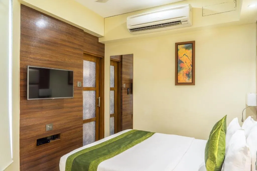 Bed in Super Inn Armoise Hotel - Navrangpura, Ahmedabad