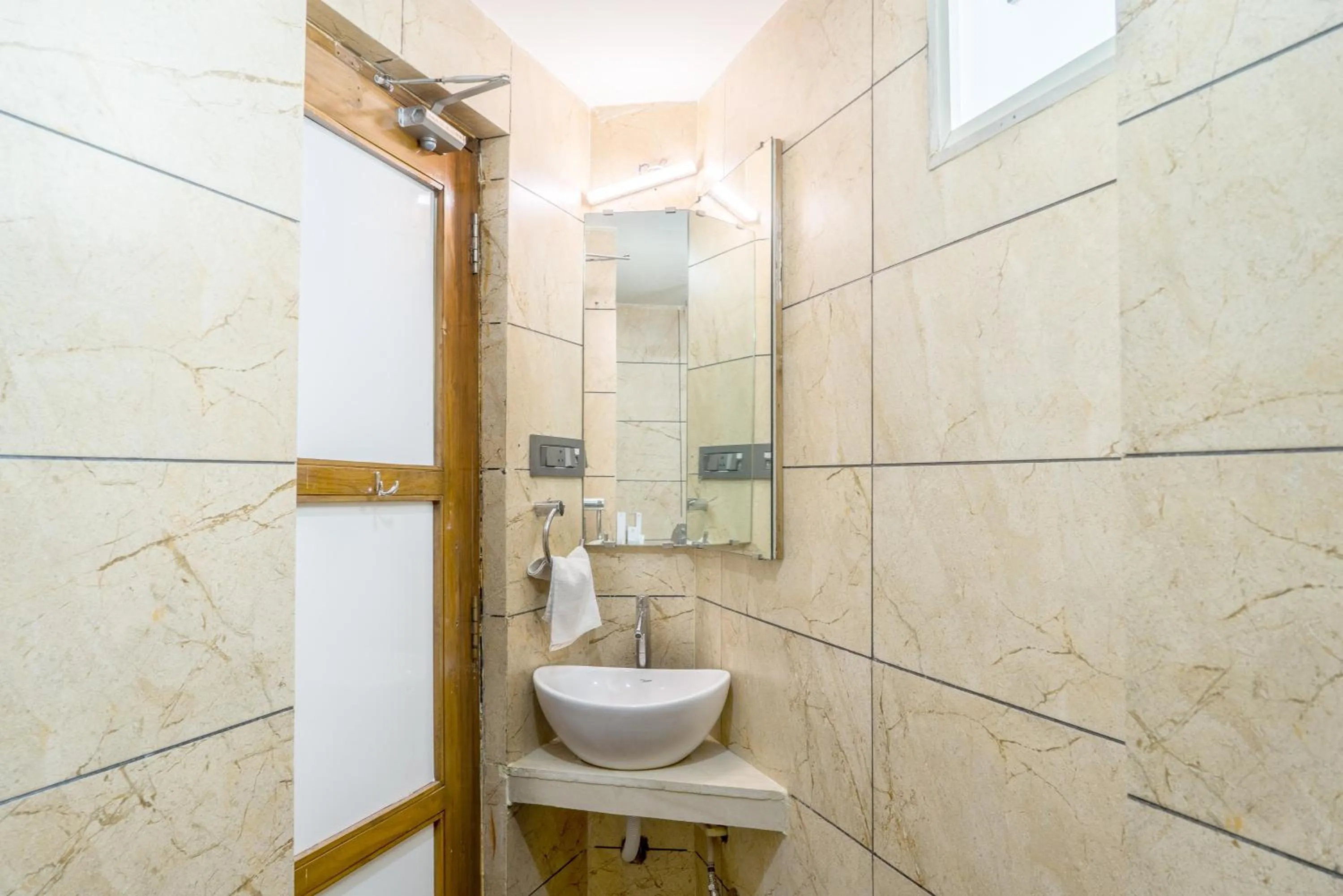 Bathroom in Super Inn Armoise Hotel - Navrangpura, Ahmedabad