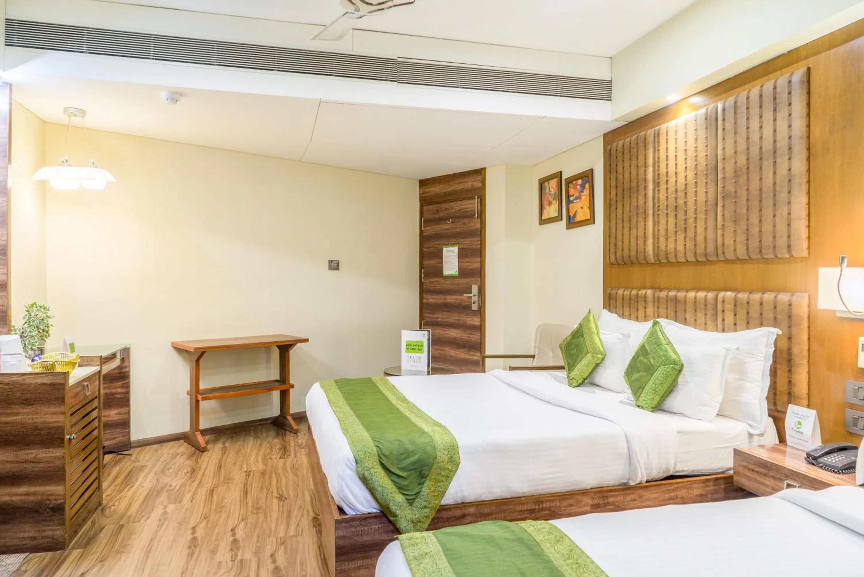 Bed in Super Inn Armoise Hotel - Navrangpura, Ahmedabad