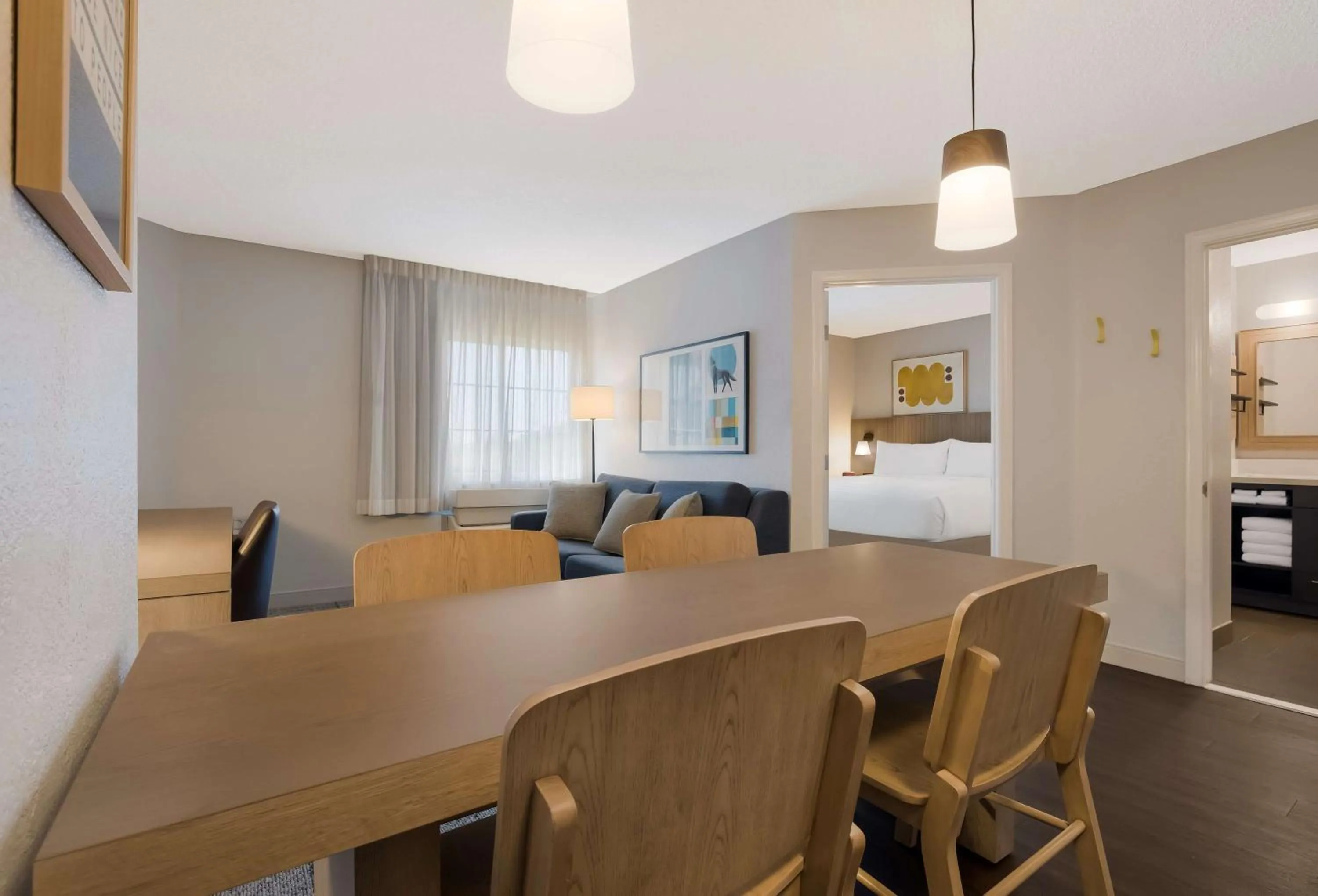 Photo of the whole room in Sonesta Simply Suites Baltimore BWI Airport