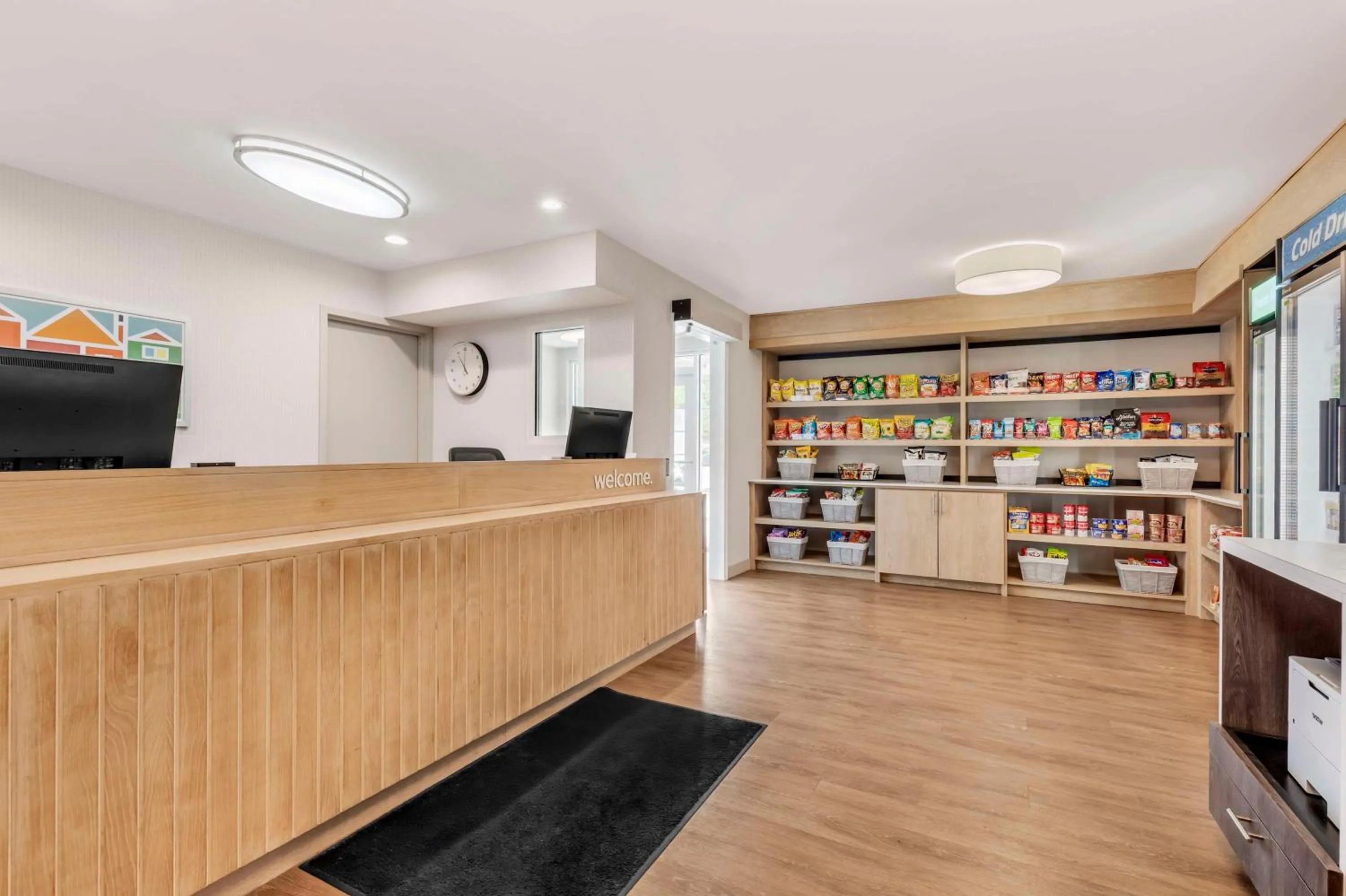 Lobby or reception in Sonesta Simply Suites Baltimore BWI Airport