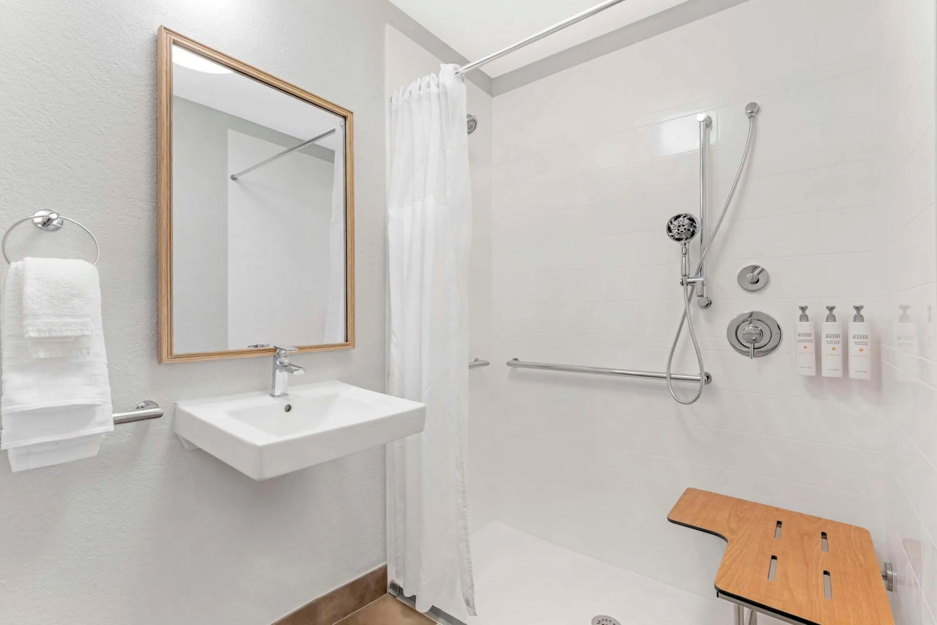 Bathroom in Sonesta Simply Suites Baltimore BWI Airport