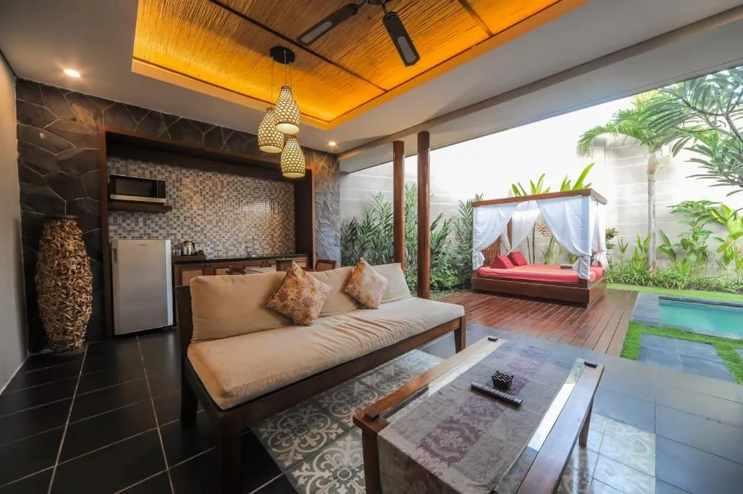 Dining area in Gaing Mas Jimbaran Villas by Gaing Mas Group