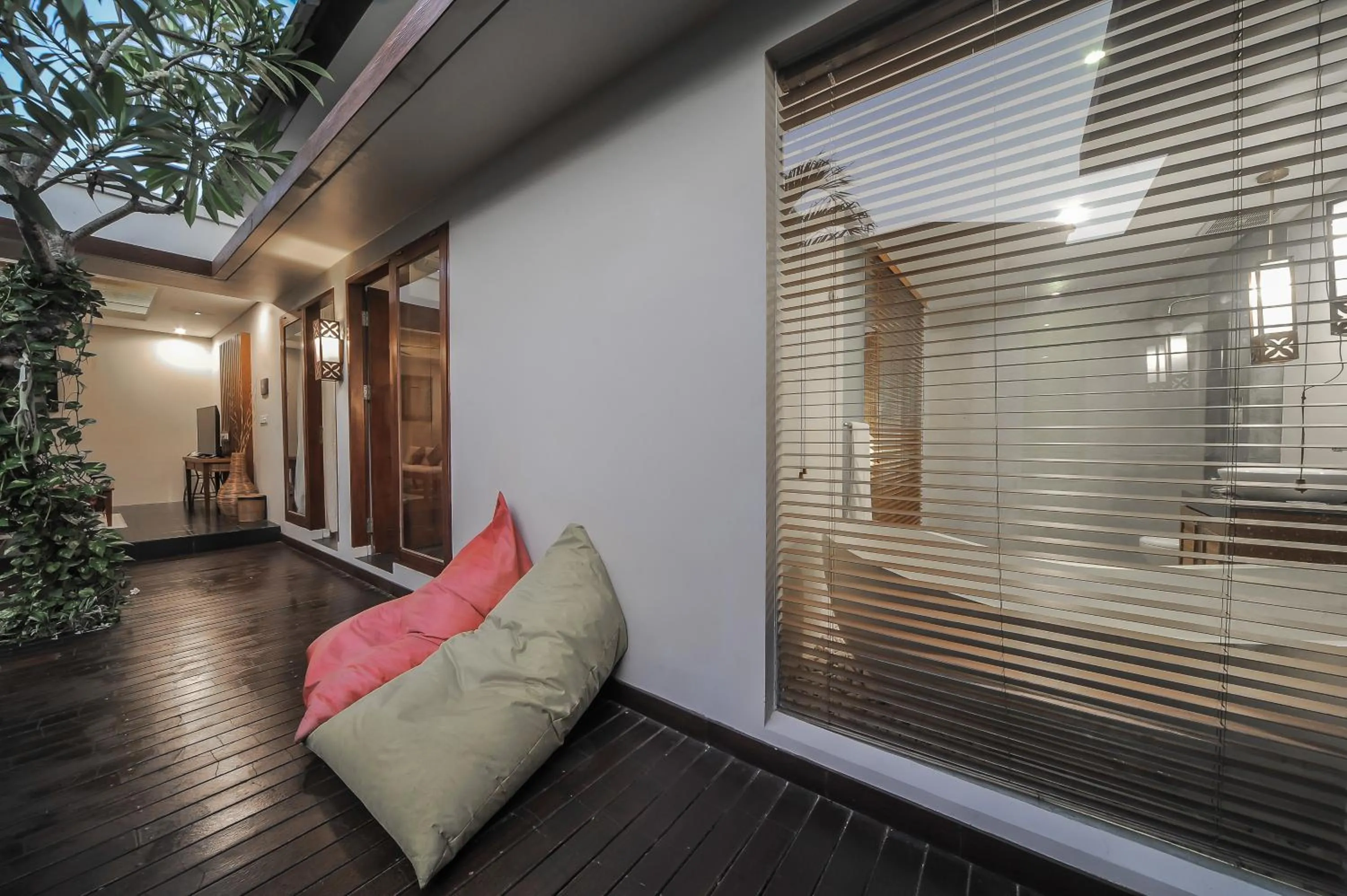 Seating area in Gaing Mas Jimbaran Villas by Gaing Mas Group