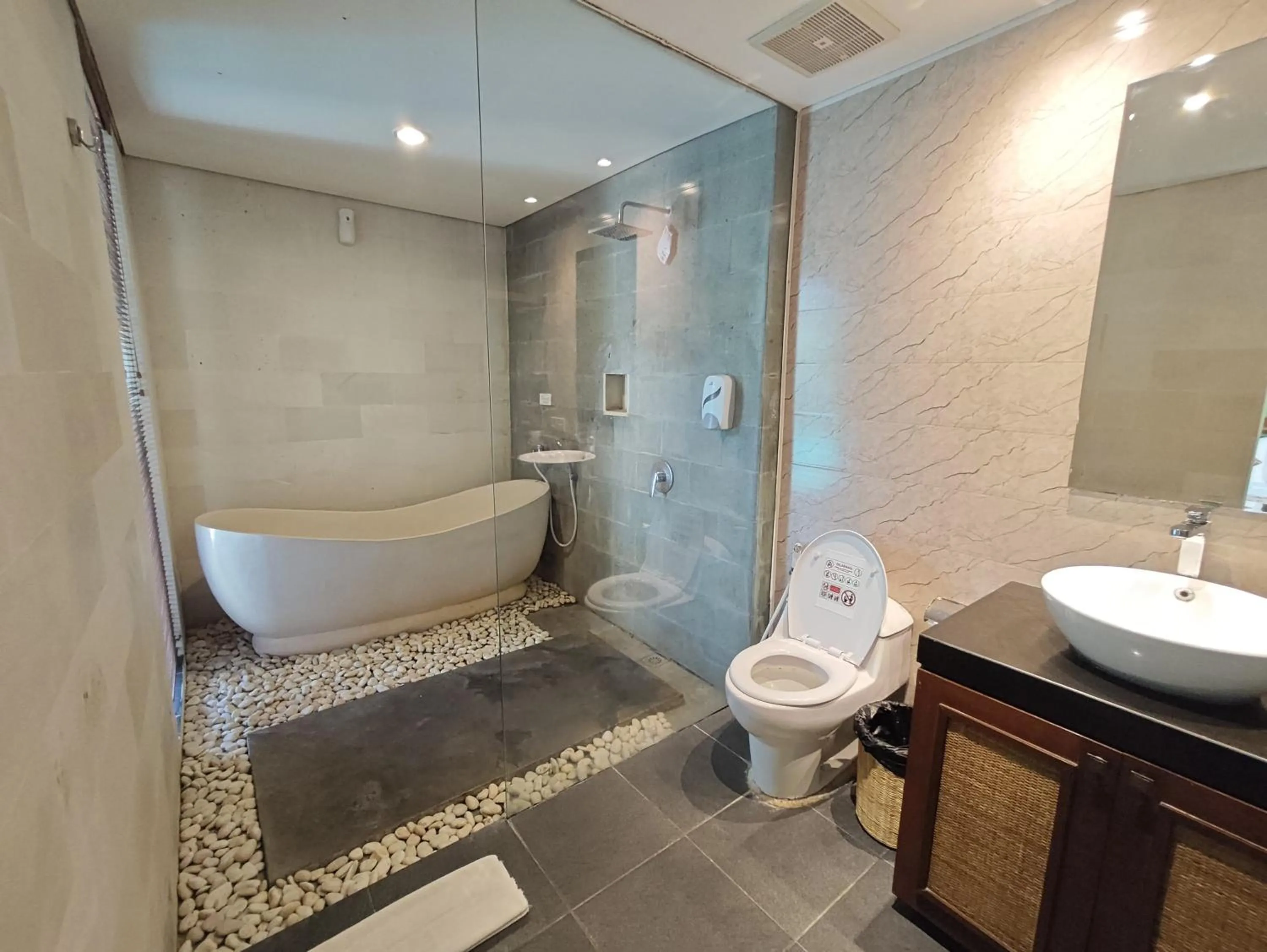Bathroom in Gaing Mas Jimbaran Villas by Gaing Mas Group