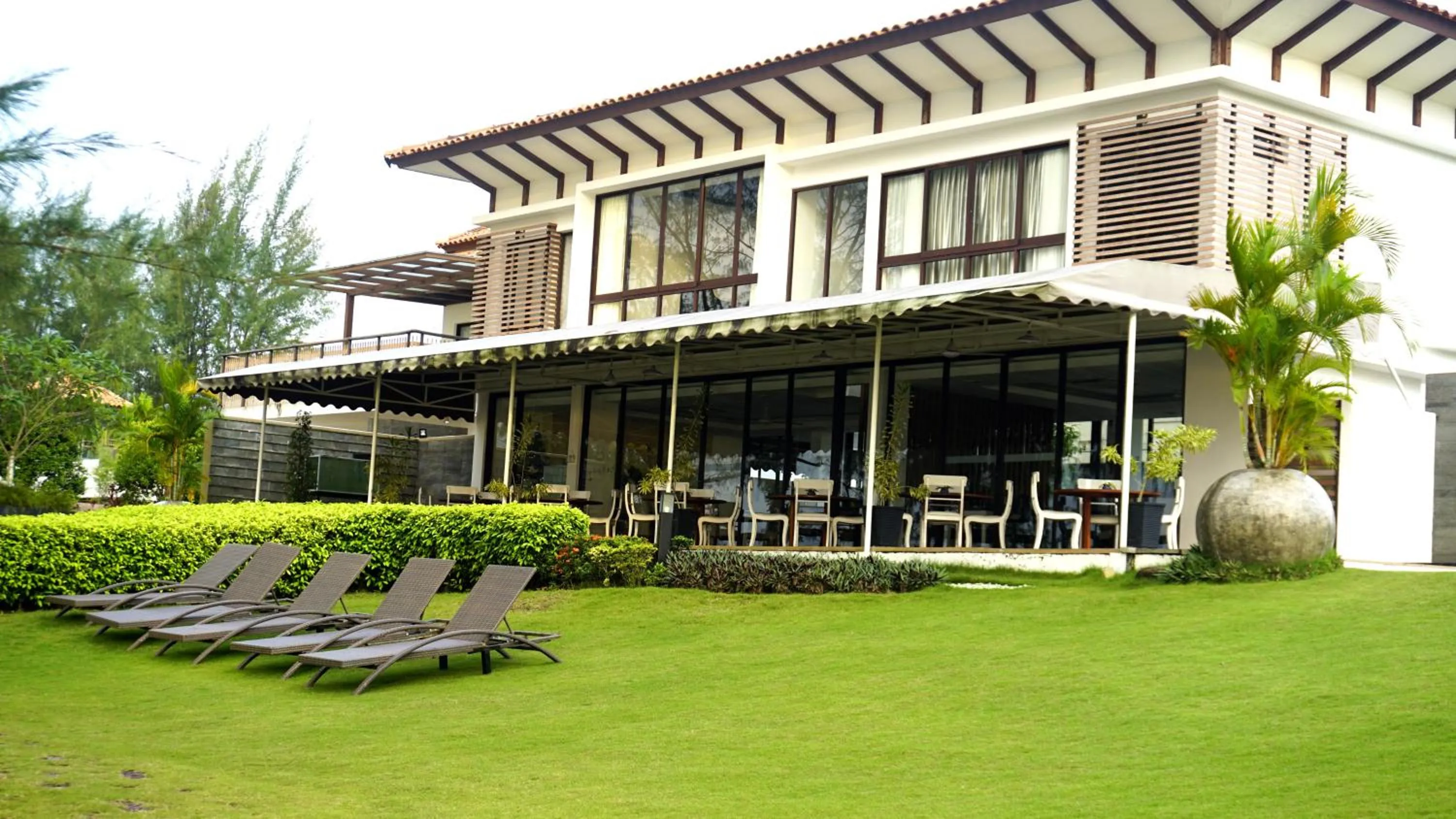 Restaurant/places to eat in Pantai Indah Lagoi Bintan