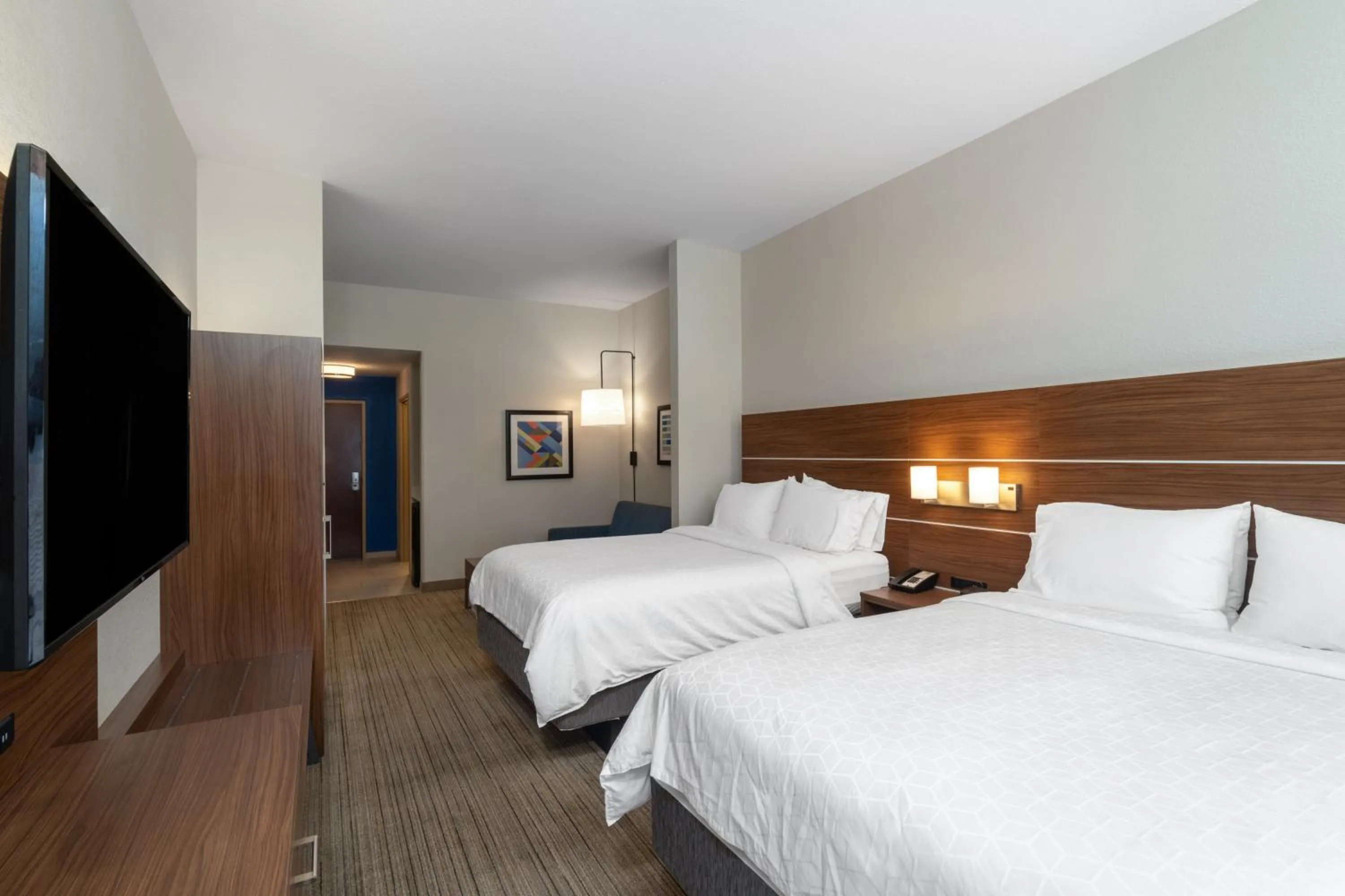 Photo of the whole room, Bed in Holiday Inn Express Hotel & Suites Talladega by IHG