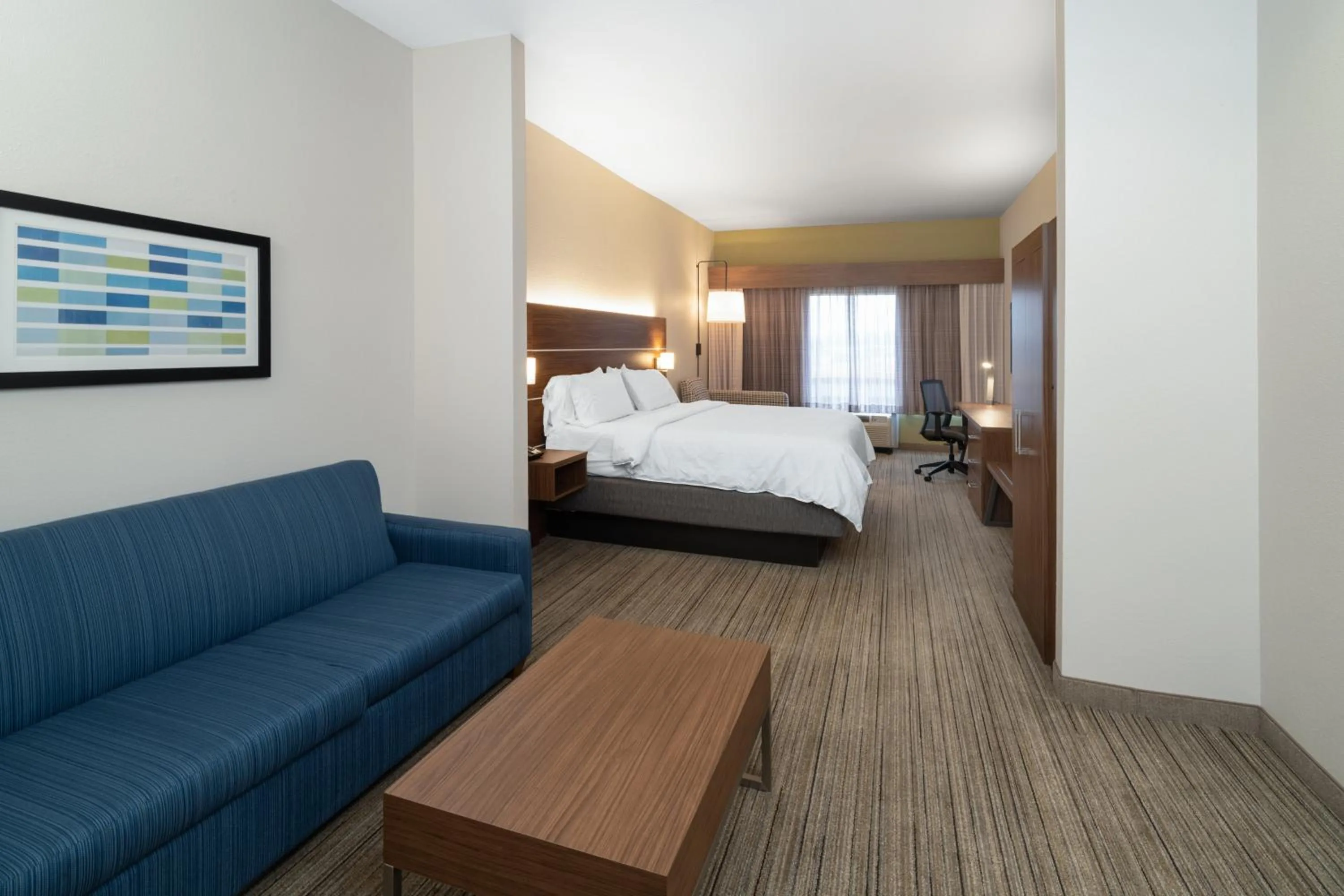 Photo of the whole room, Bed in Holiday Inn Express Hotel & Suites Talladega by IHG