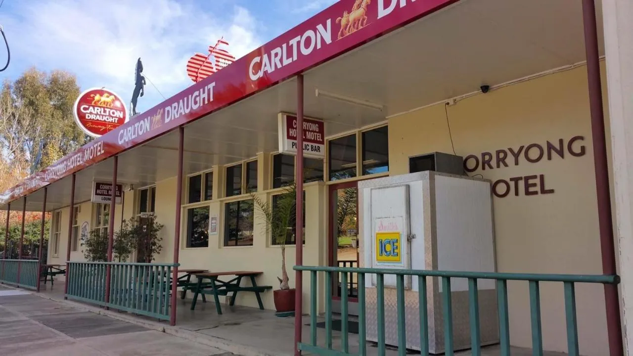 Restaurant/places to eat in Corryong Hotel Motel