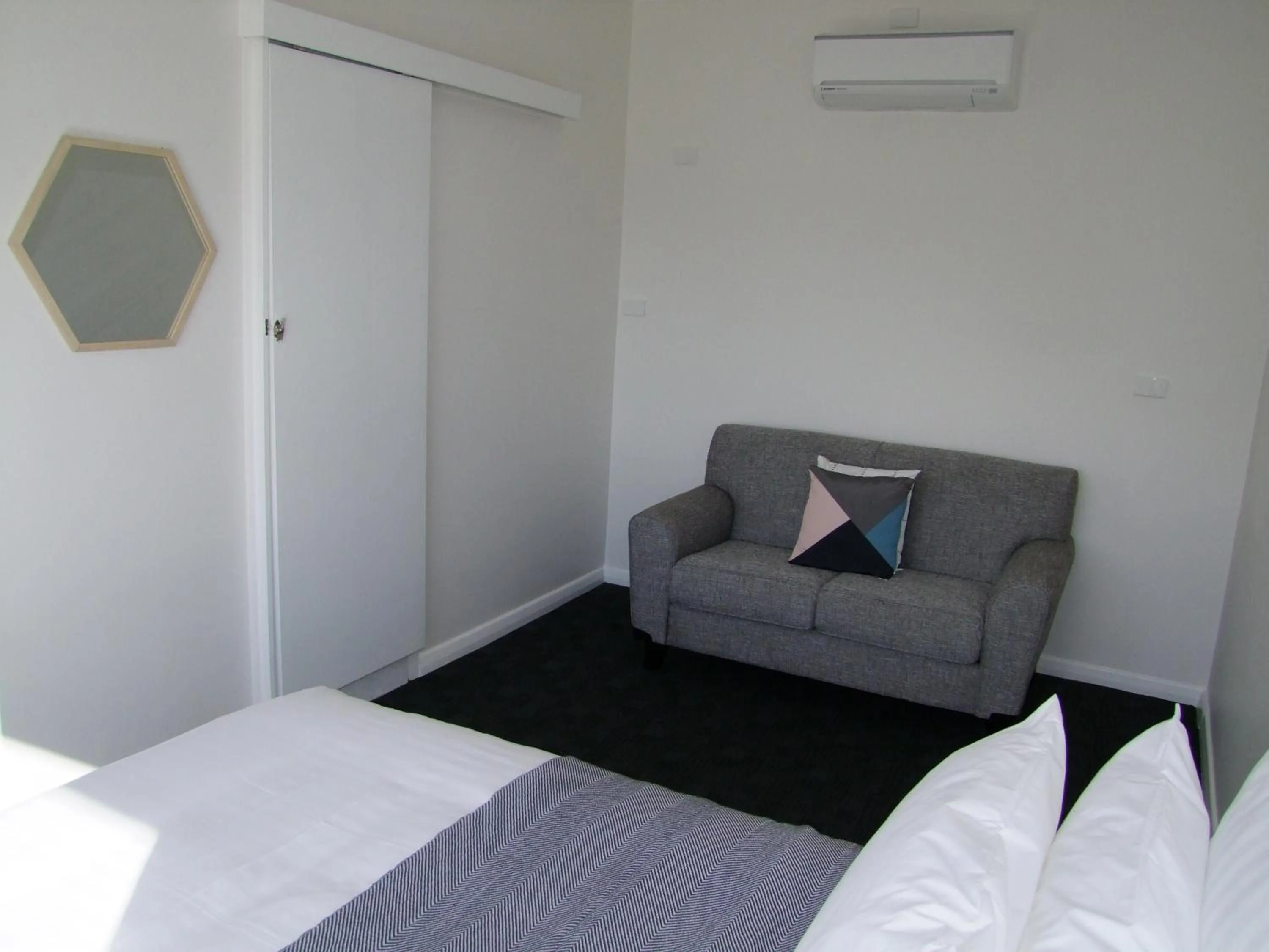 Bed in Corryong Hotel Motel