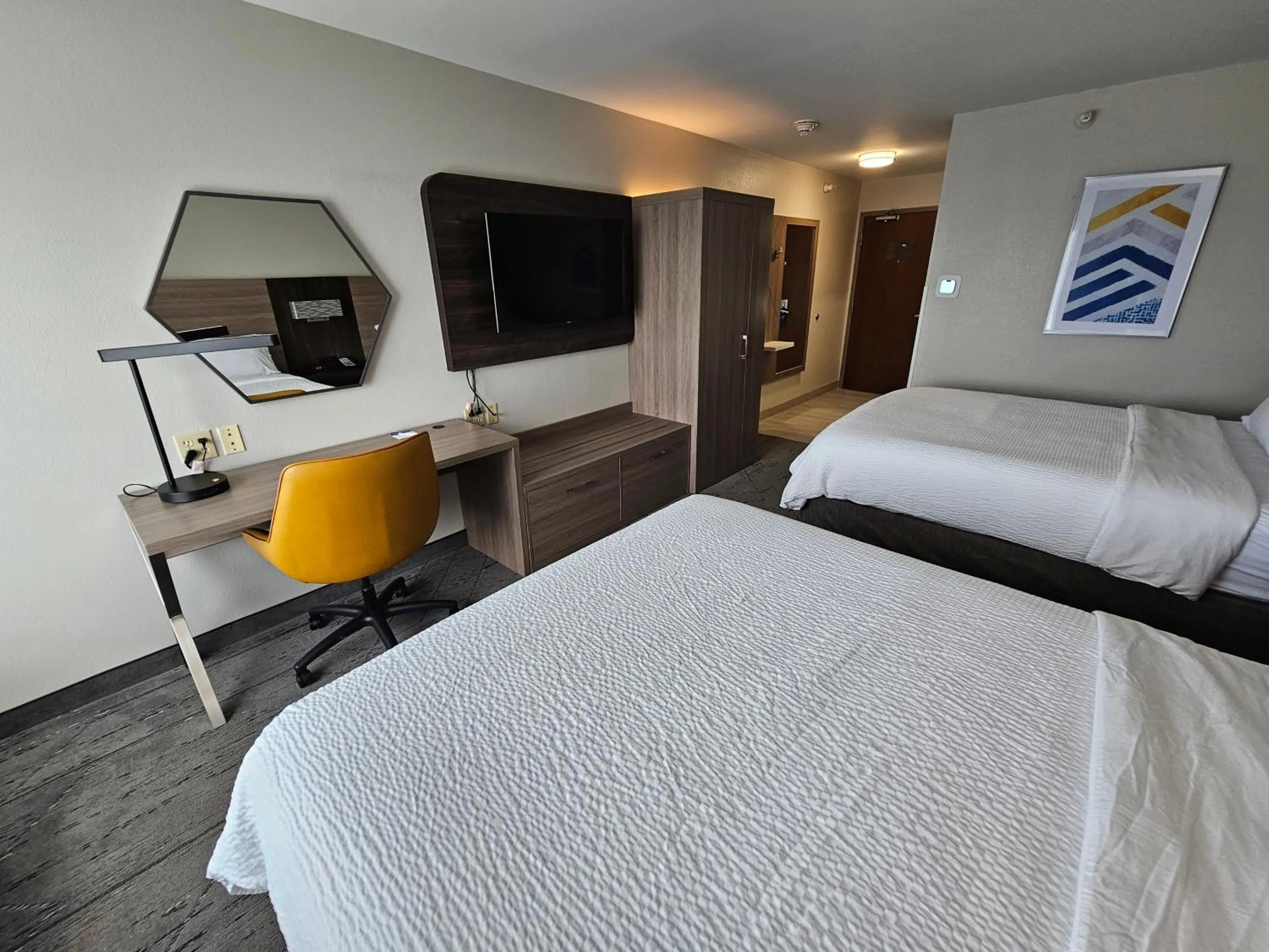 Photo of the whole room, Bed in Holiday Inn Express Hotel & Suites Cincinnati-Blue Ash by IHG