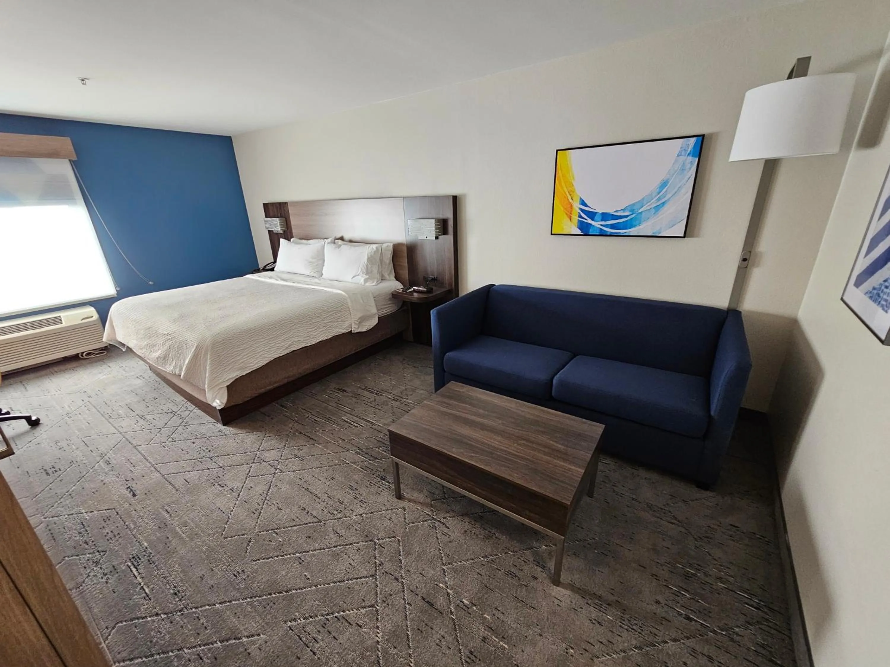 Photo of the whole room, Bed in Holiday Inn Express Hotel & Suites Cincinnati-Blue Ash by IHG