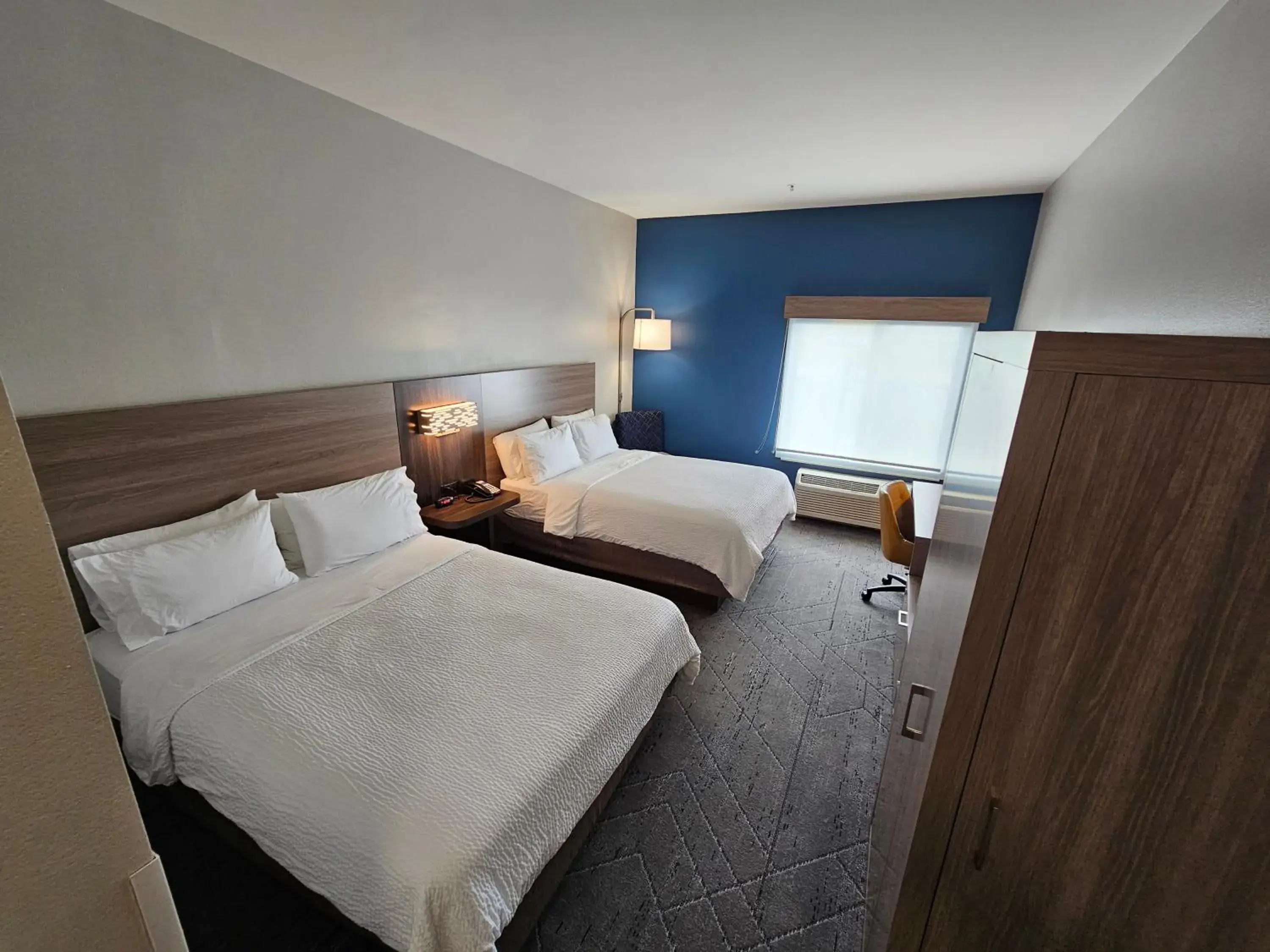 Standard Queen Room with Two Queen Beds and Mobility Accessible Tub in Holiday Inn Express Hotel & Suites Cincinnati-Blue Ash by IHG Standard Queen Room with Two Queen Beds and Mobility Accessible Tub in Holiday Inn Express Hotel & Suites Cincinnati-Blue Ash by IHG