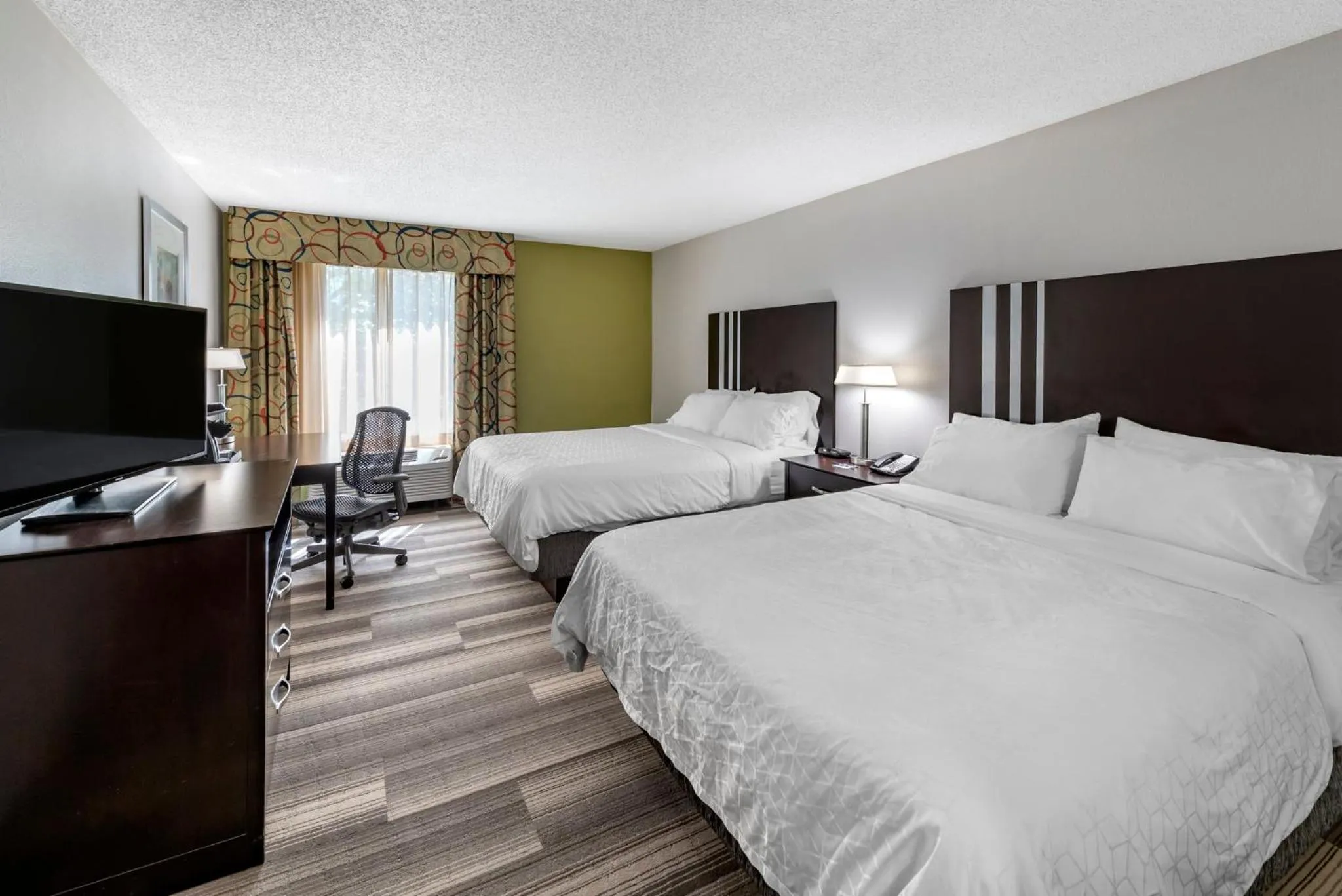 Photo of the whole room, Bed in Holiday Inn Express Hotel & Suites Cincinnati-Blue Ash by IHG