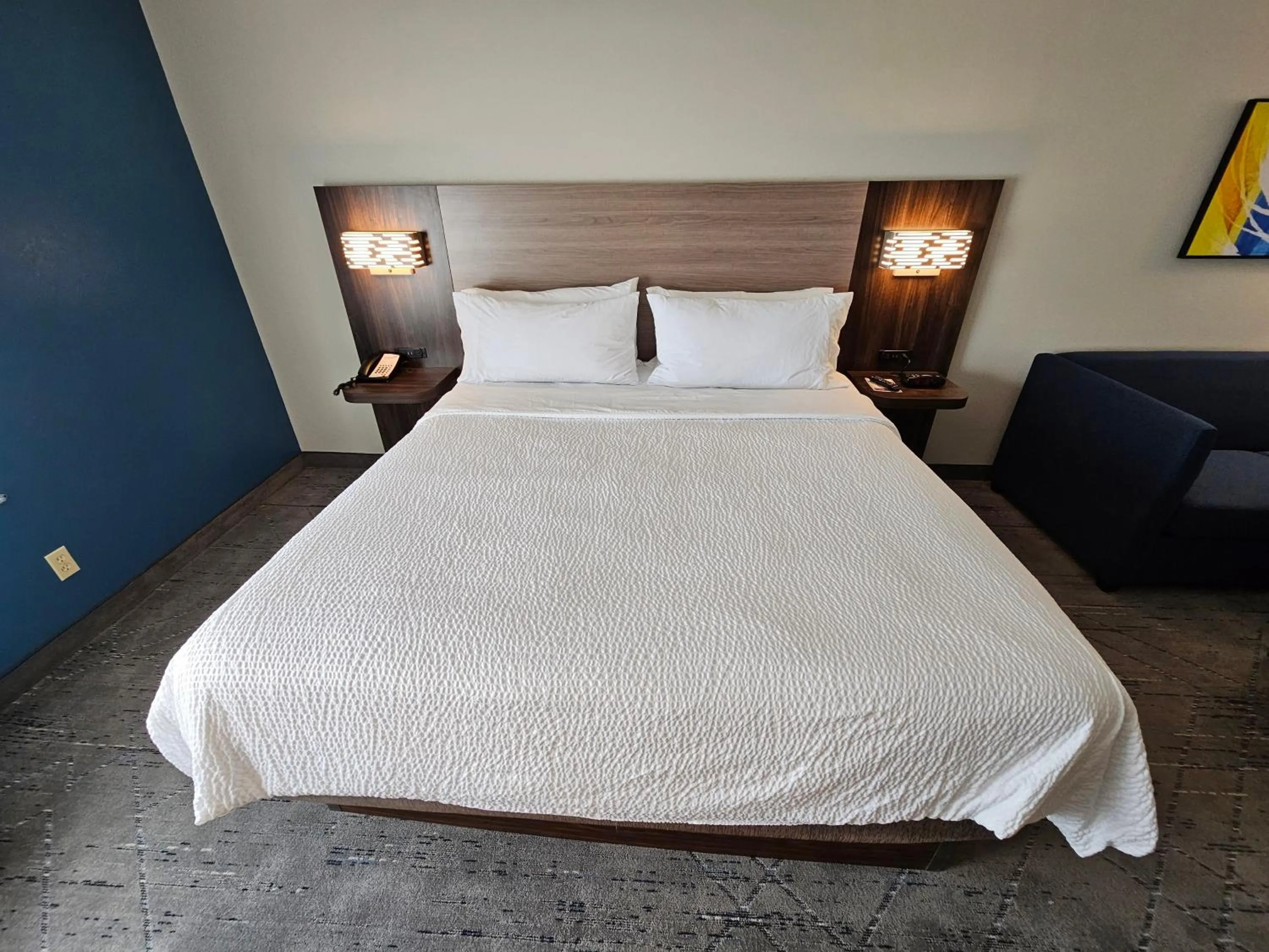 Photo of the whole room, Bed in Holiday Inn Express Hotel & Suites Cincinnati-Blue Ash by IHG