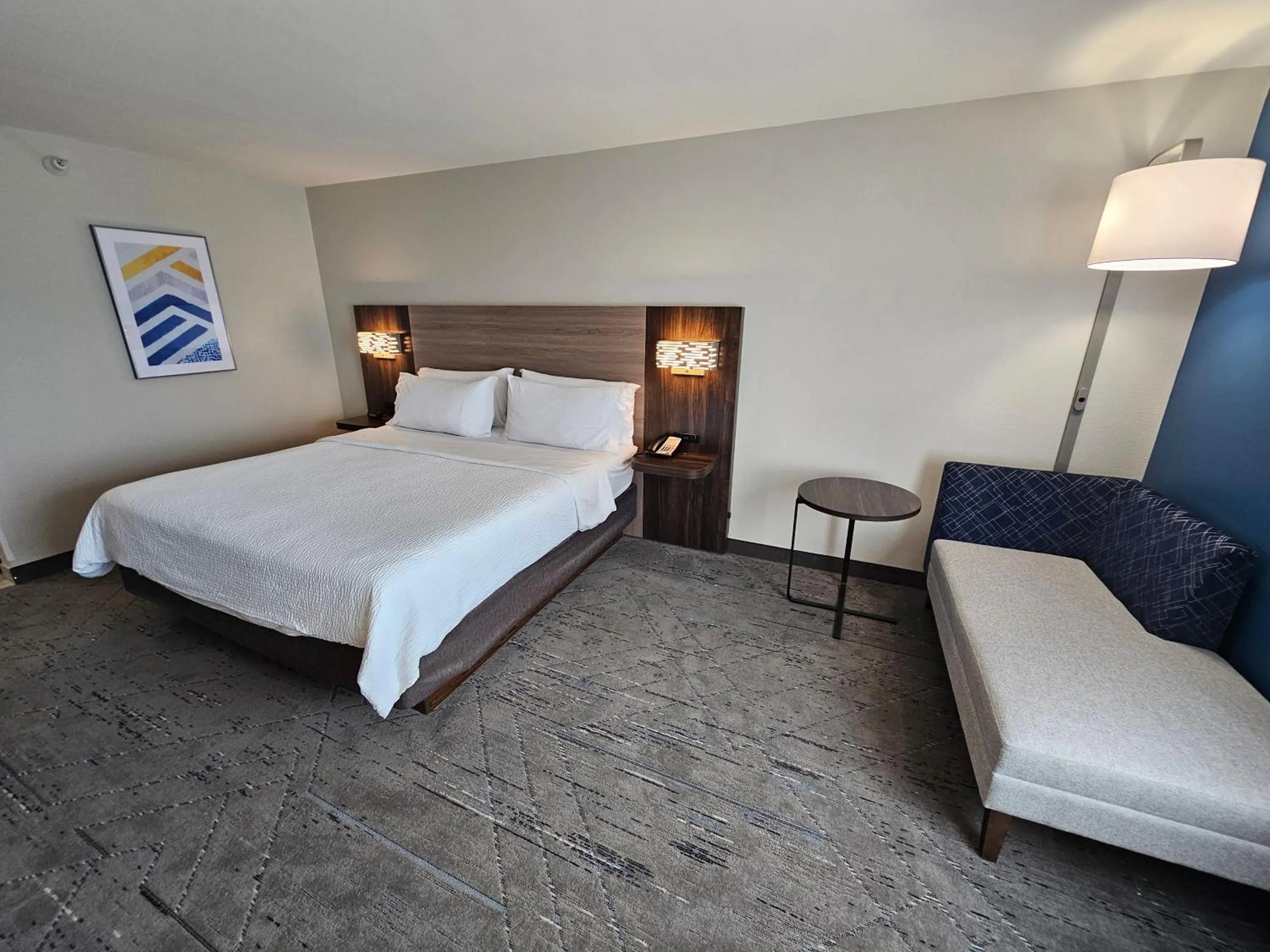 Photo of the whole room, Bed in Holiday Inn Express Hotel & Suites Cincinnati-Blue Ash by IHG