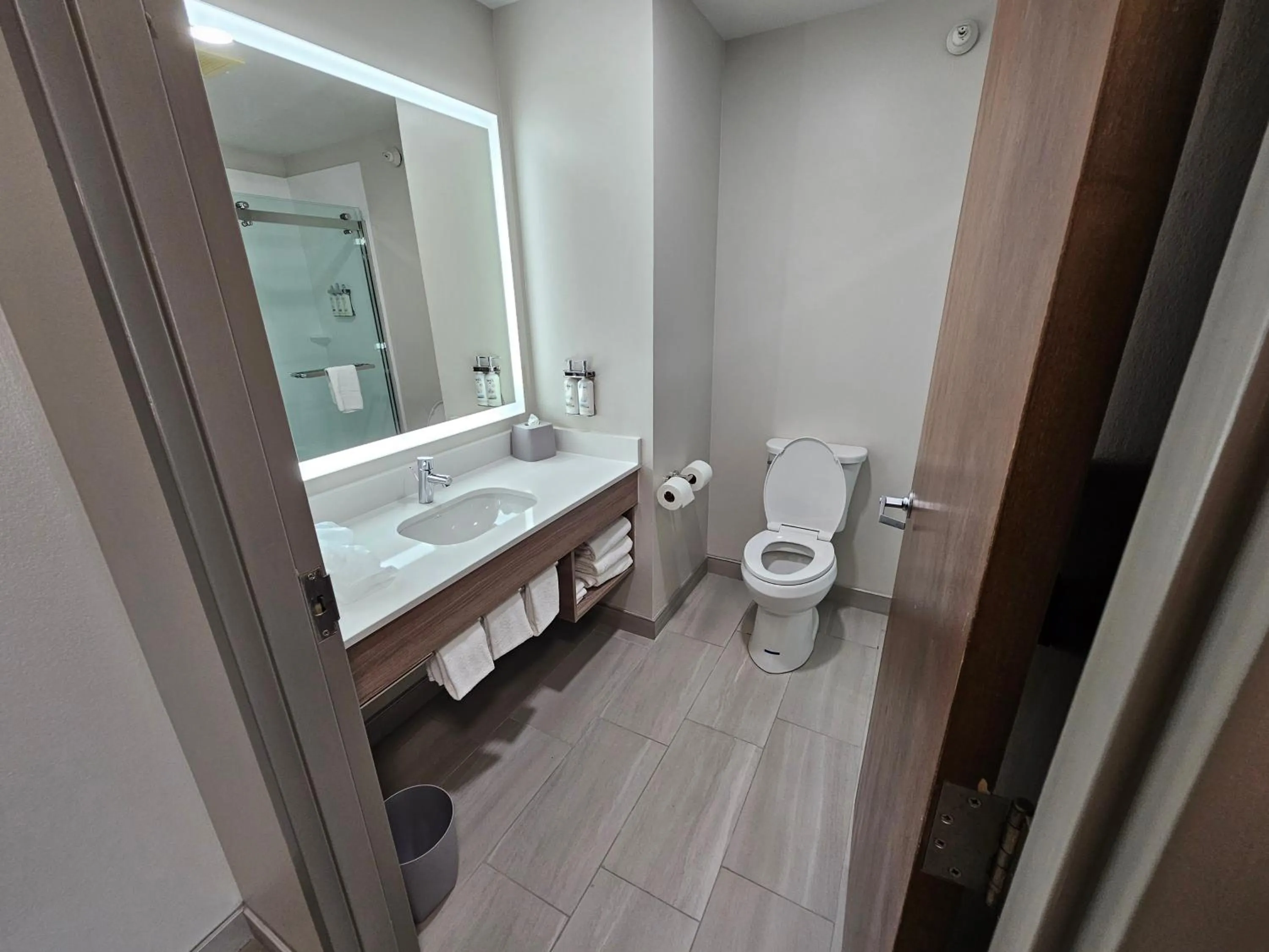 Photo of the whole room in Holiday Inn Express Hotel & Suites Cincinnati-Blue Ash by IHG