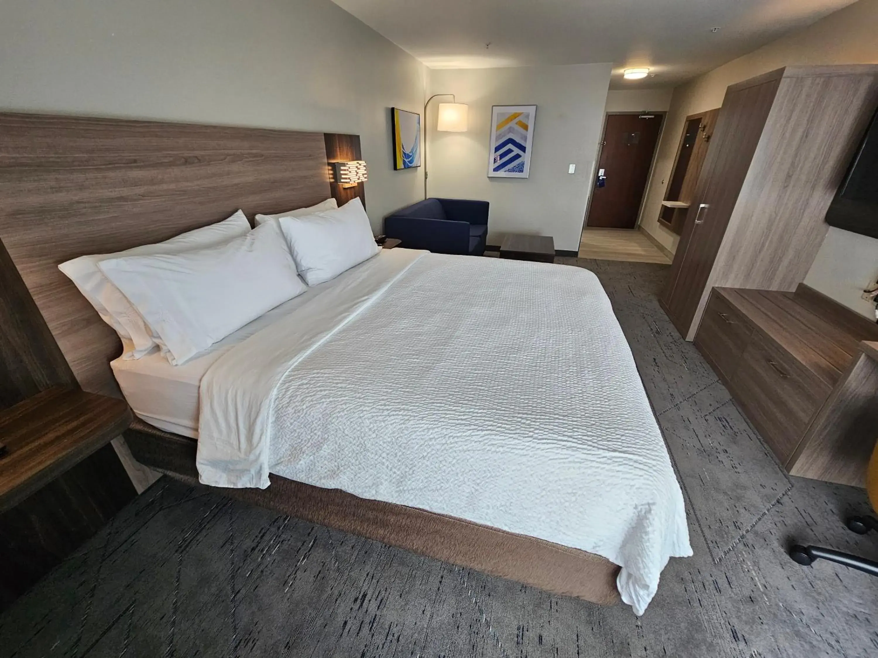 King Suite with Tub and Sofa Bed - Mobility Accessible in Holiday Inn Express Hotel & Suites Cincinnati-Blue Ash by IHG King Suite with Tub and Sofa Bed - Mobility Accessible in Holiday Inn Express Hotel & Suites Cincinnati-Blue Ash by IHG