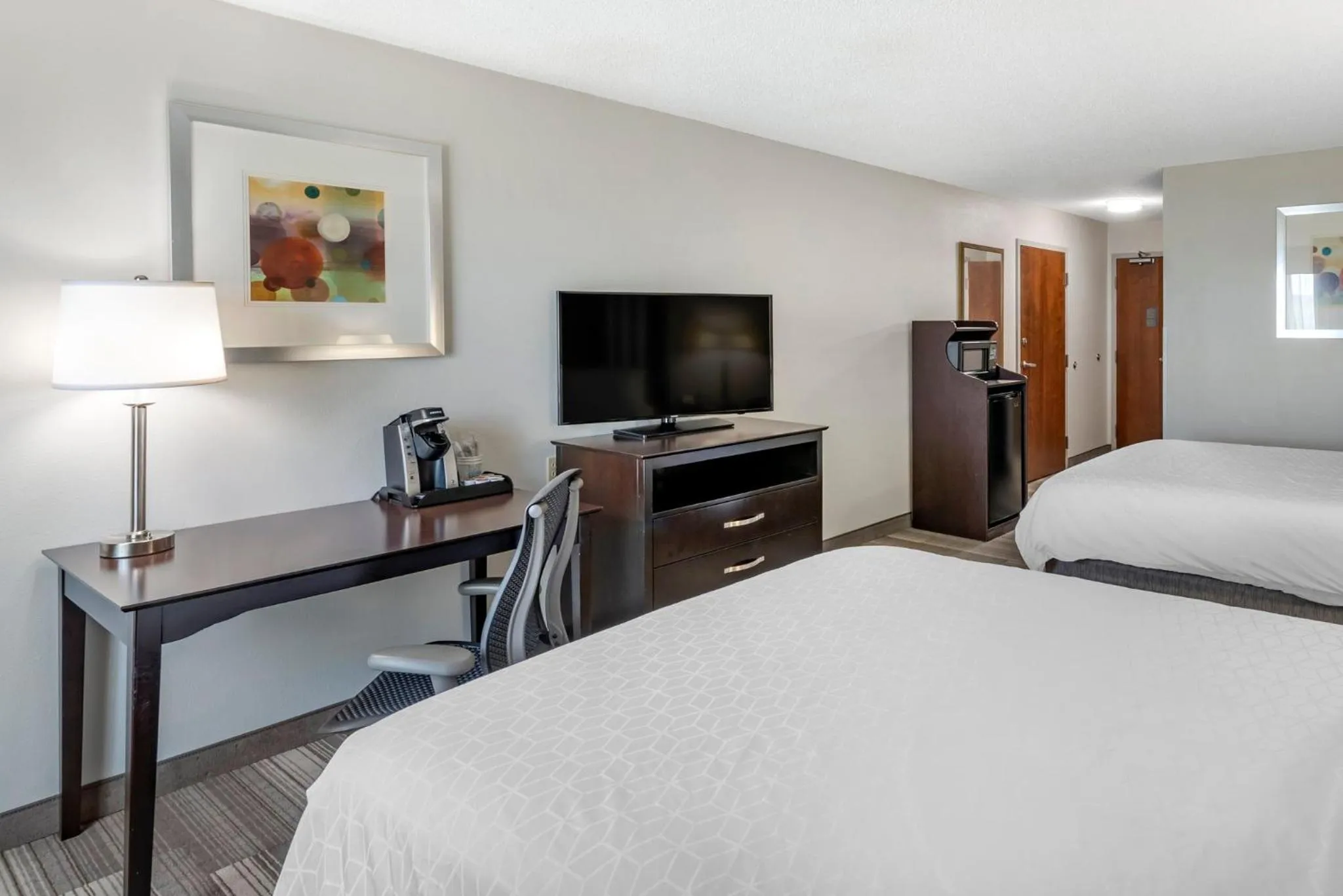 Photo of the whole room, Bed in Holiday Inn Express Hotel & Suites Cincinnati-Blue Ash by IHG